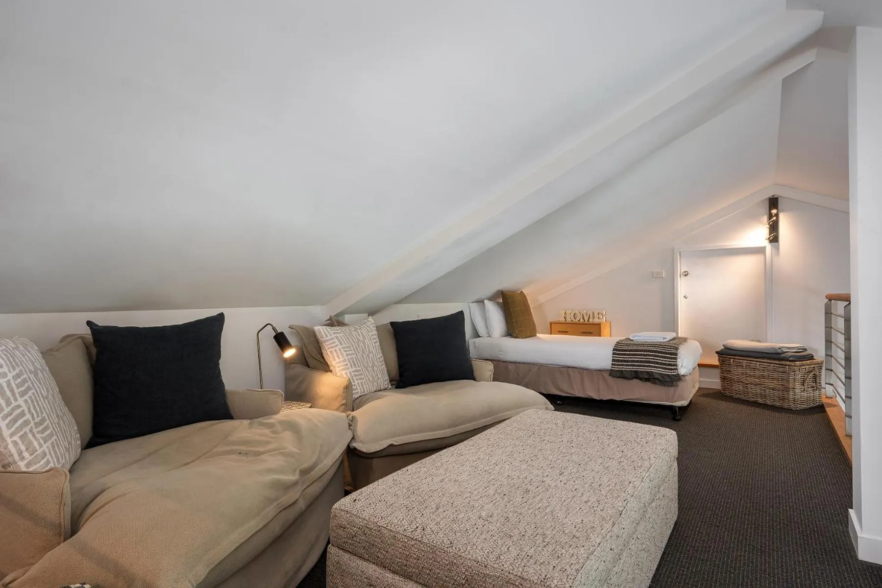 Seating area, Bed in Snowgoose Apartments