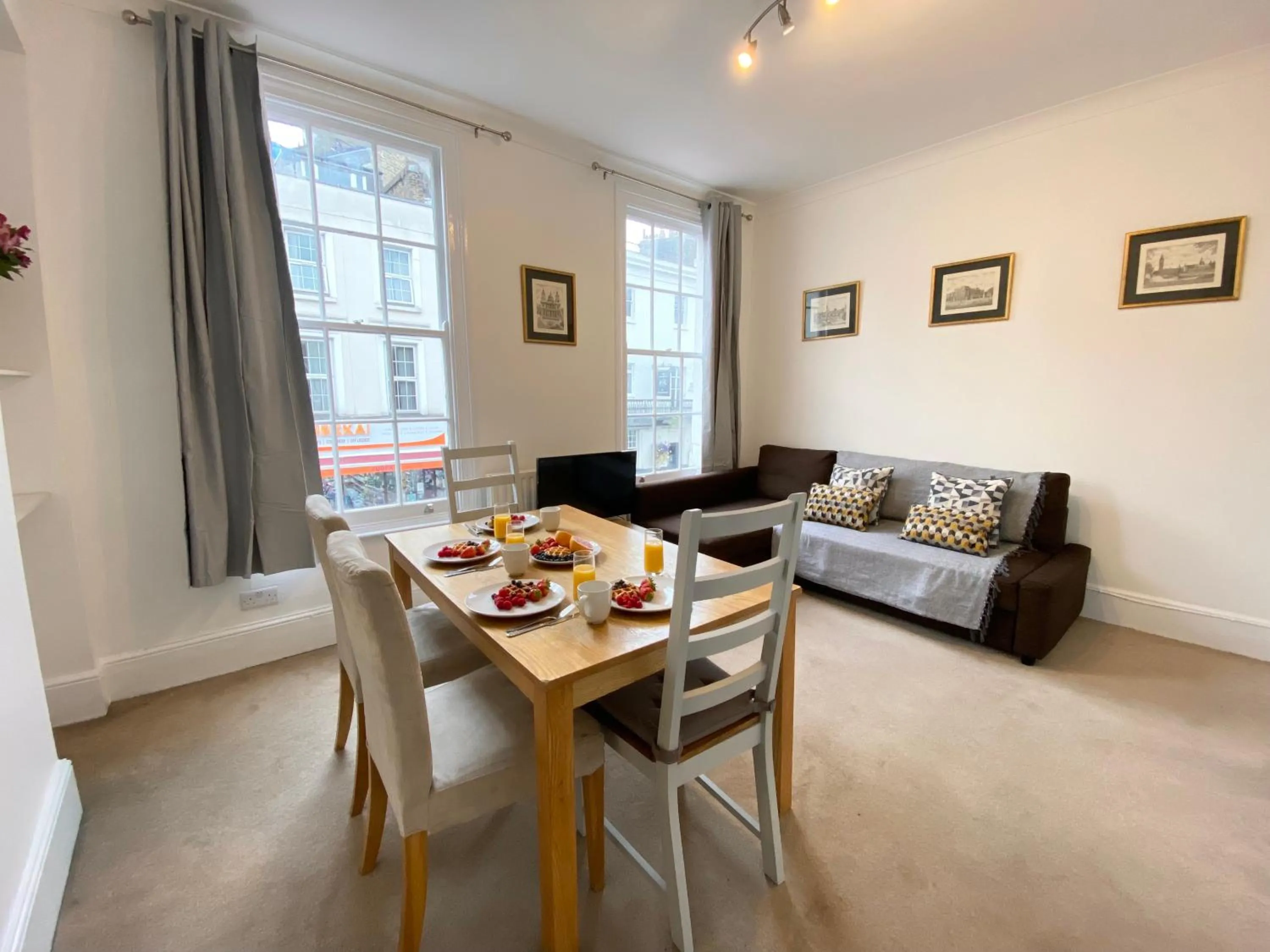 Bed in Stylish Maisonette and Studio in Victoria