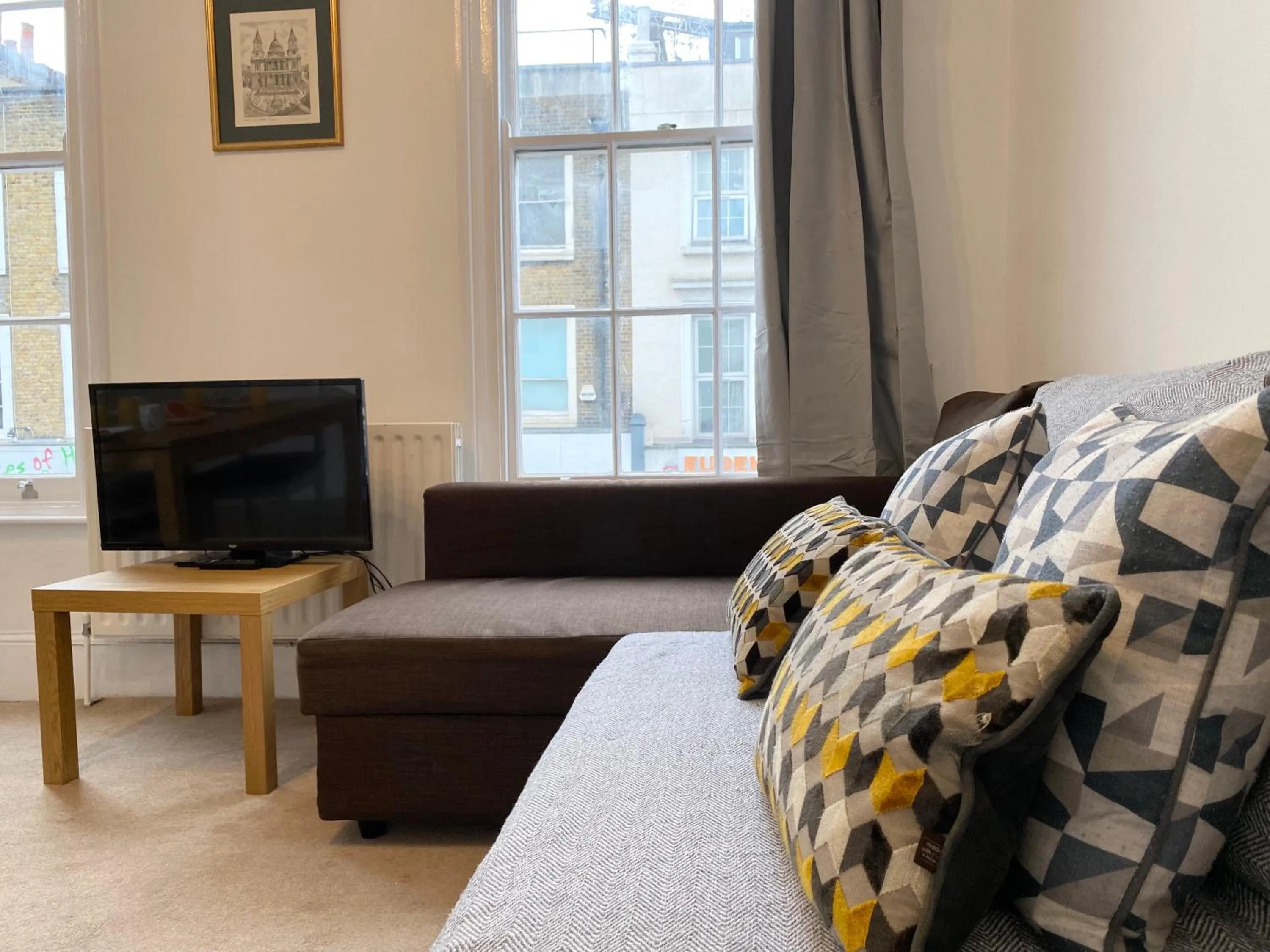 TV and multimedia in Stylish Maisonette and Studio in Victoria