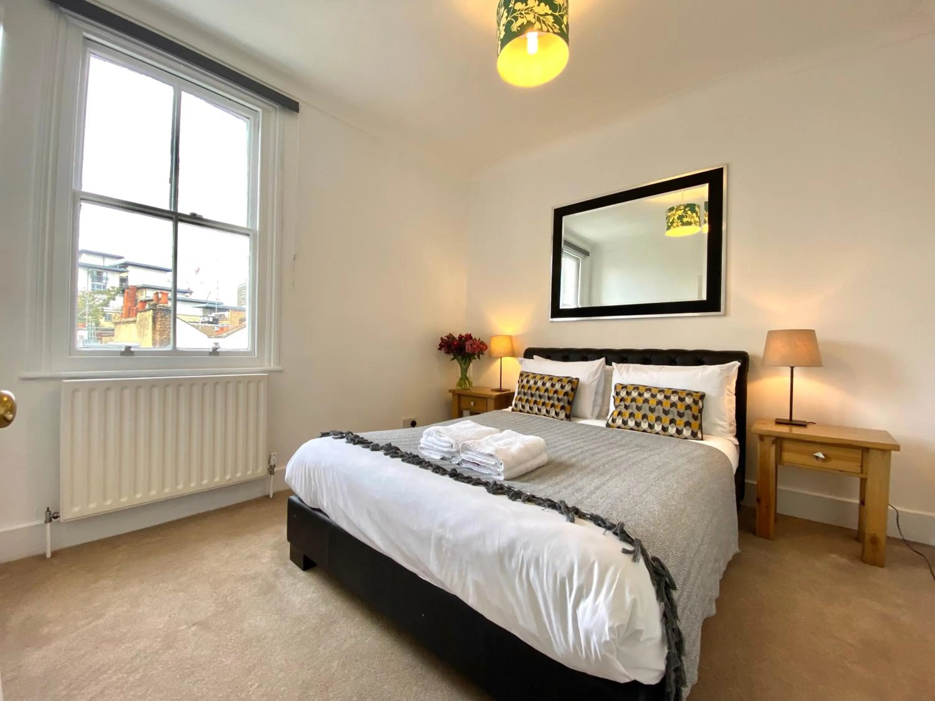 Bed in Stylish Maisonette and Studio in Victoria