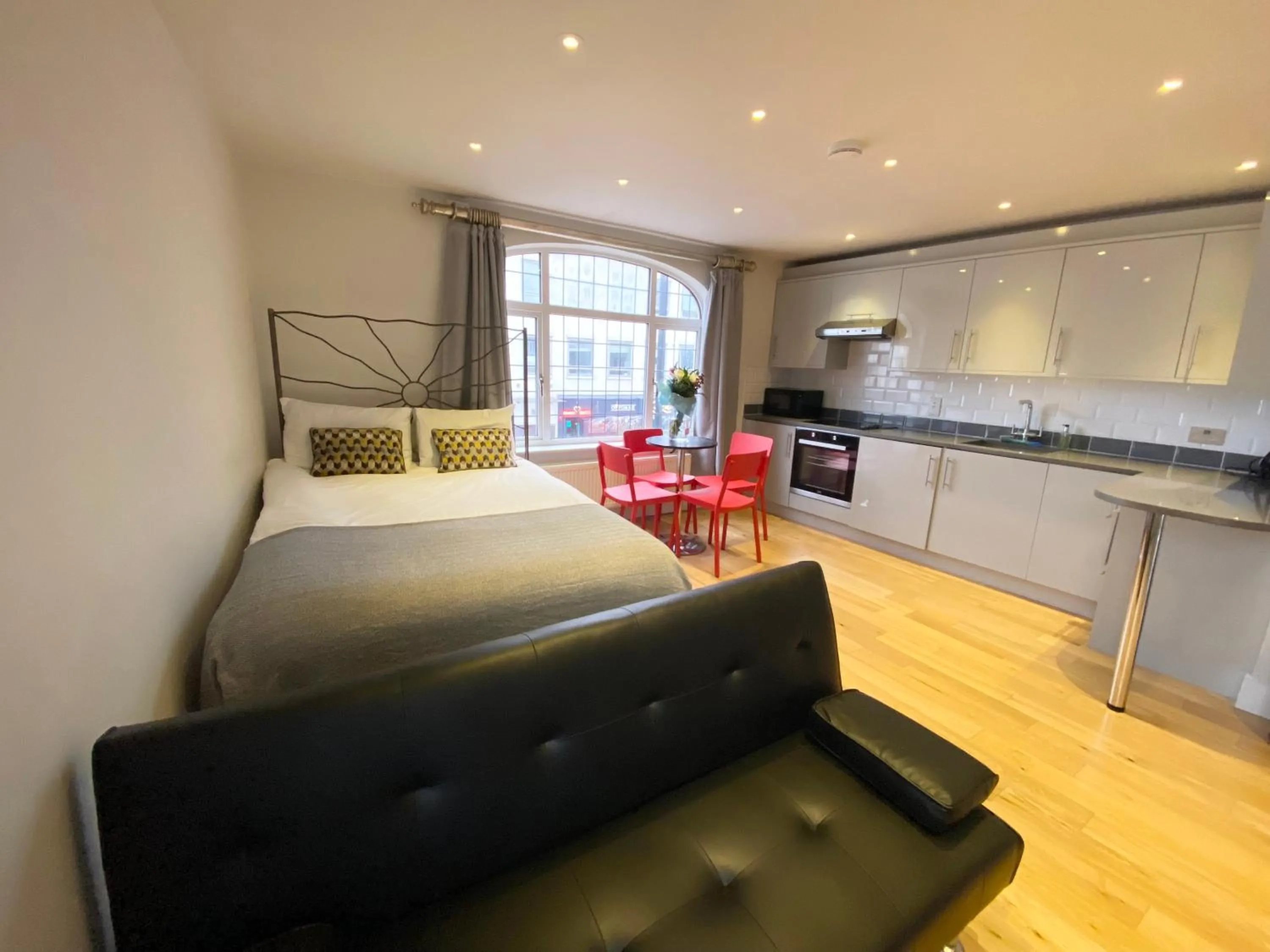 Bed in Stylish Maisonette and Studio in Victoria