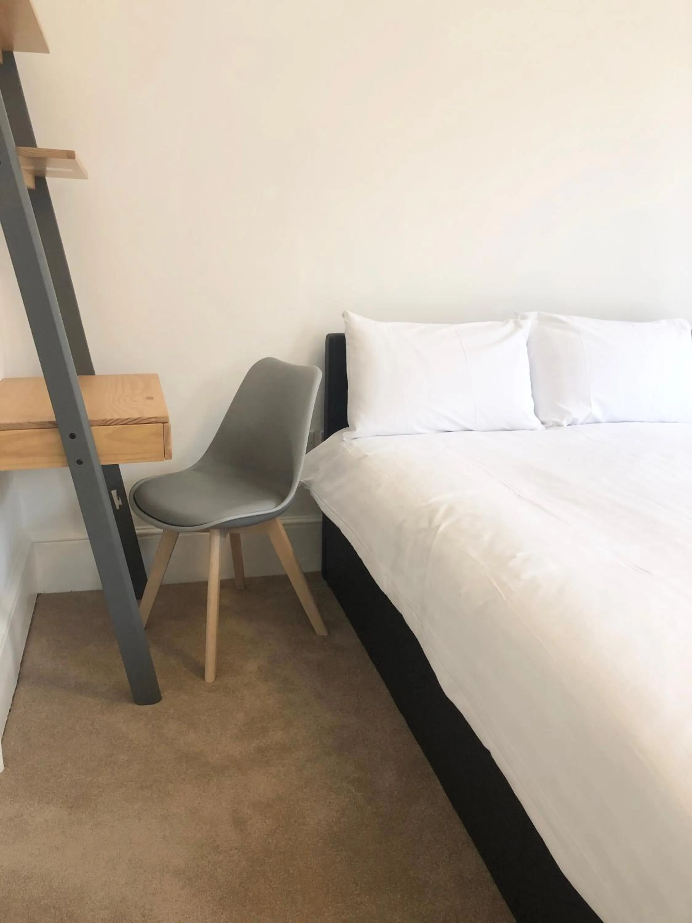 Bed in Stylish Maisonette and Studio in Victoria