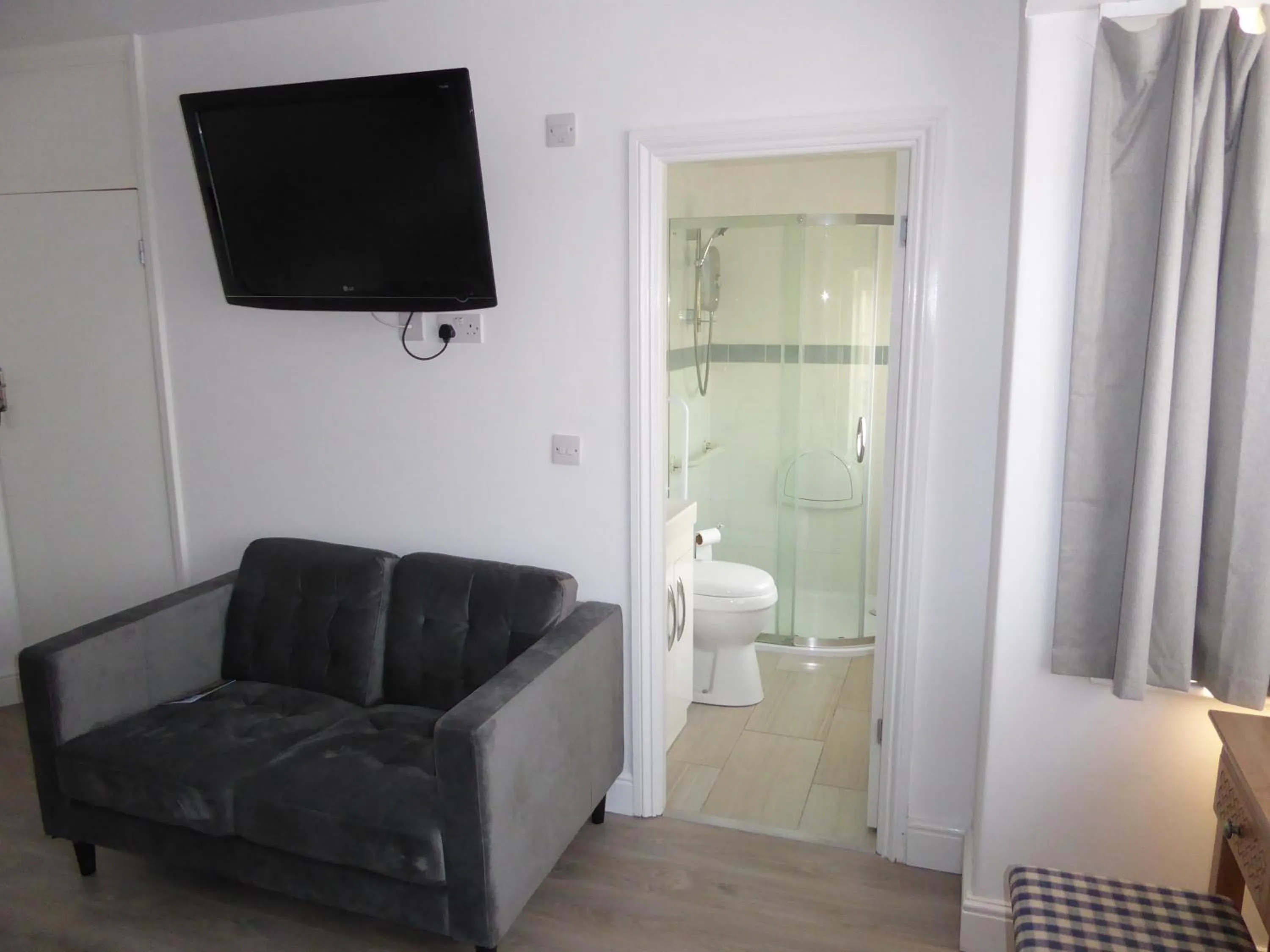 Shower in Shenandoah House