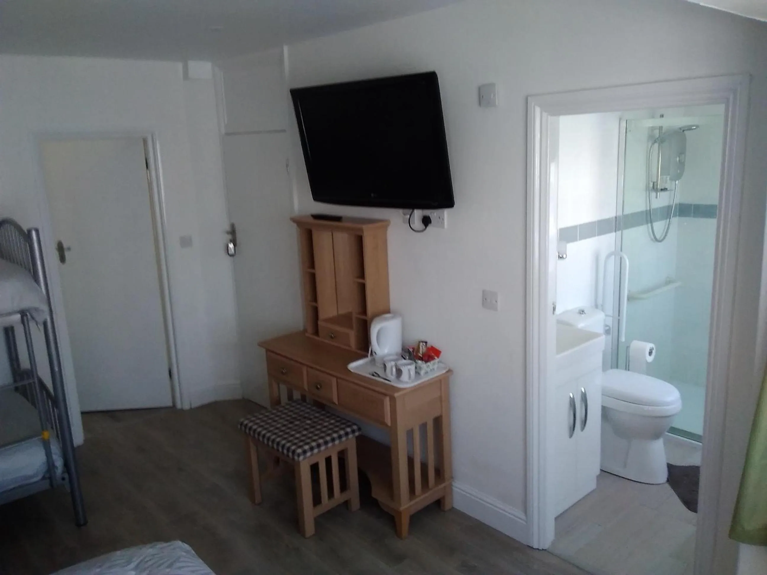 Photo of the whole room in Shenandoah House