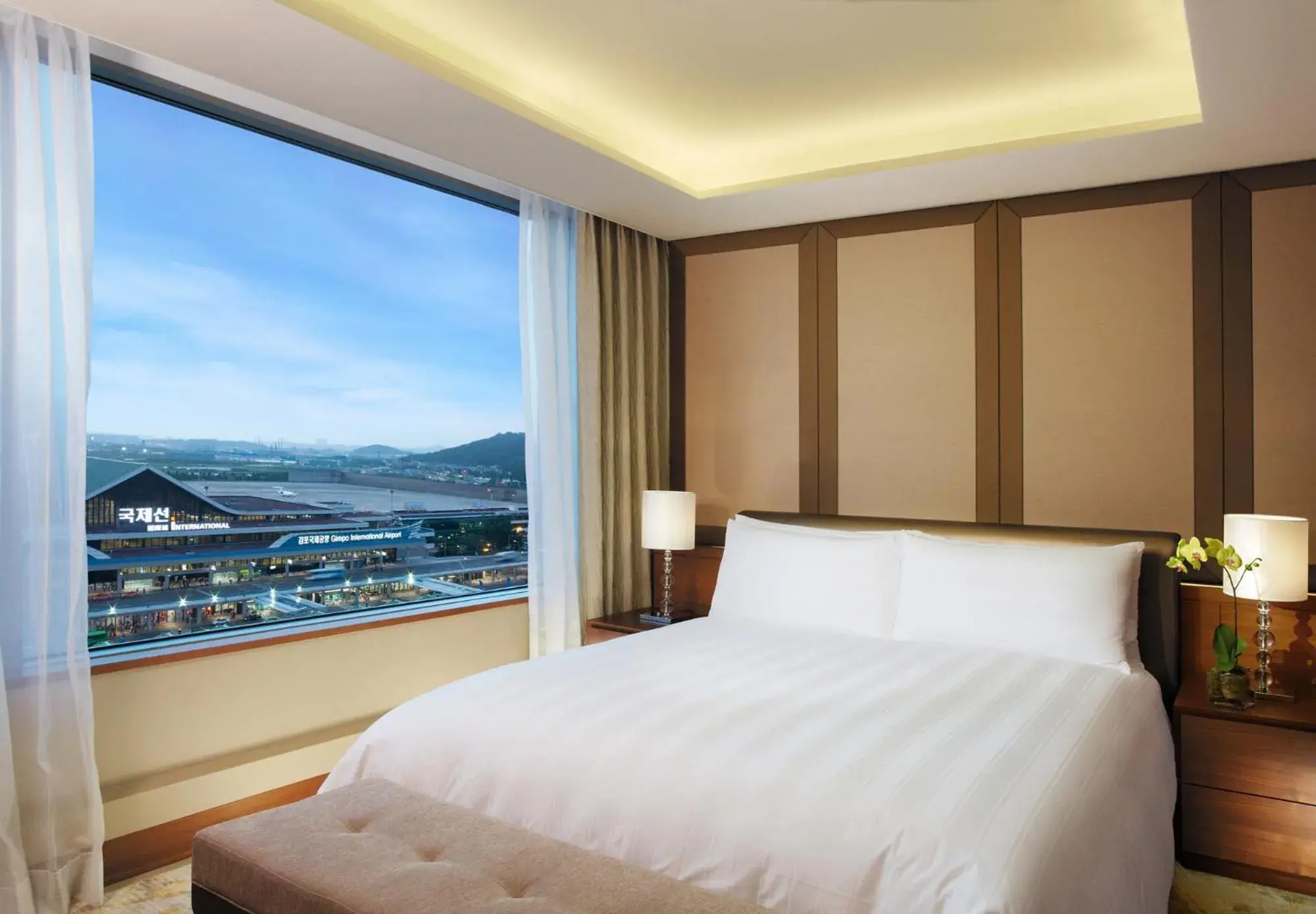 Superior Suite Double with Airport View in LOTTE CITY HOTEL Gimpo Airport Superior Suite Double with Airport View in LOTTE CITY HOTEL Gimpo Airport