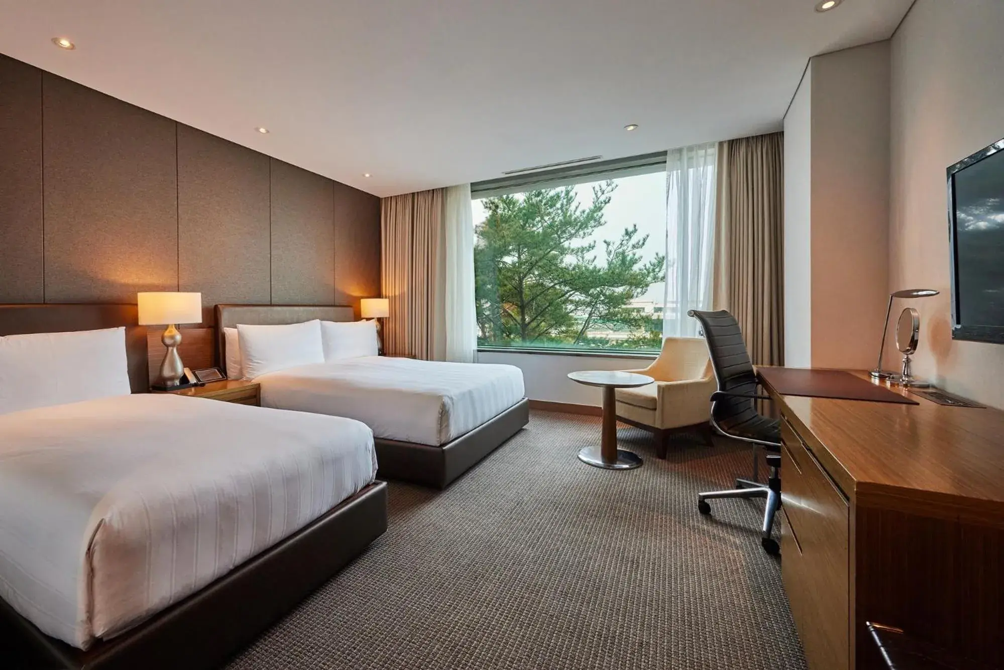 Superior Family Twin Room with Airport View in LOTTE CITY HOTEL Gimpo Airport Superior Family Twin Room with Airport View in LOTTE CITY HOTEL Gimpo Airport