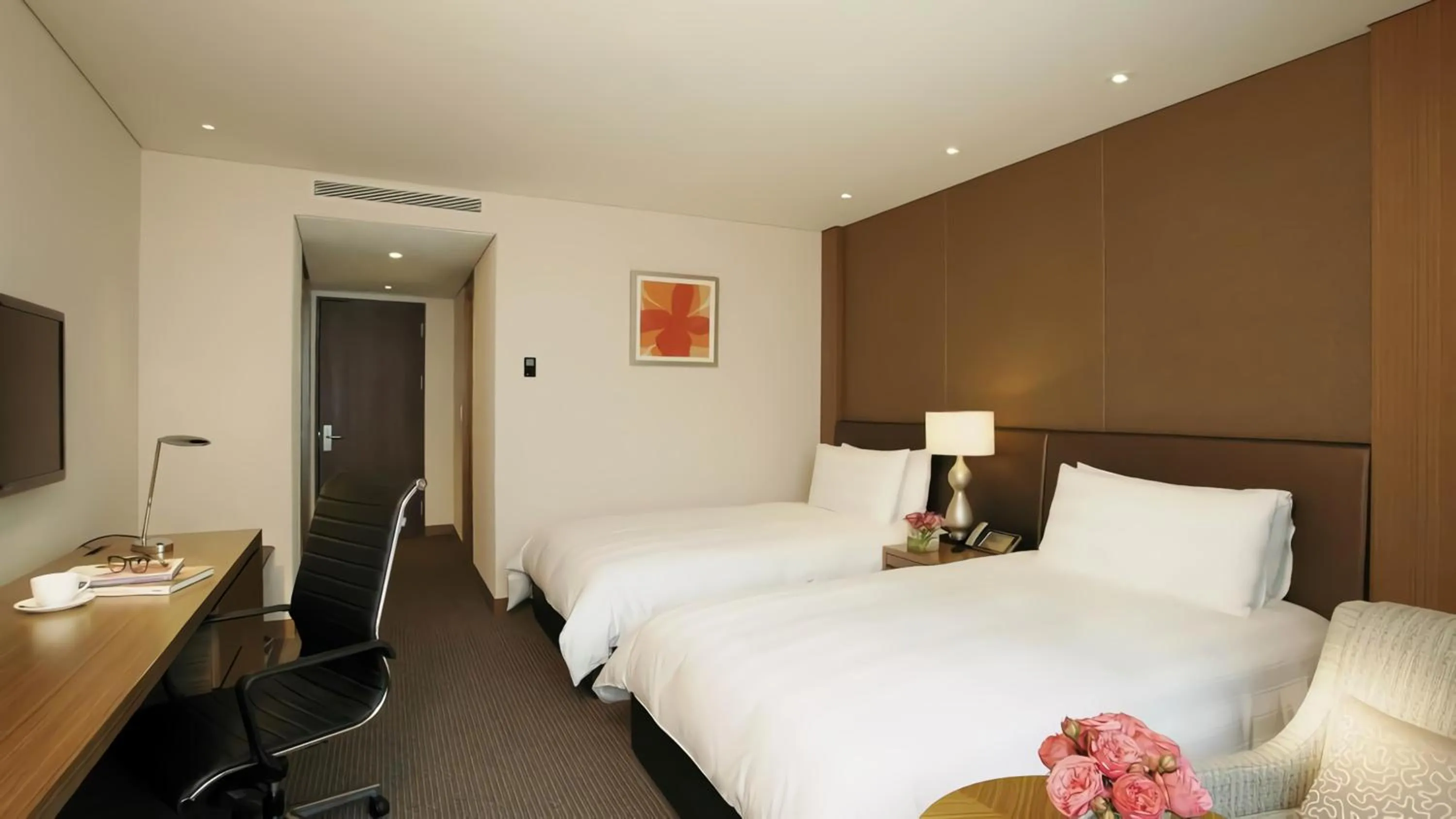 Communal lounge/ TV room, Bed in LOTTE CITY HOTEL Gimpo Airport