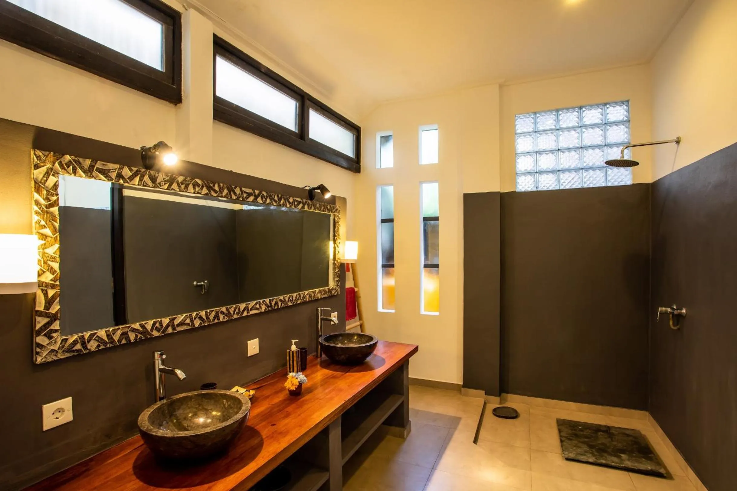 Shower in Villa Surga