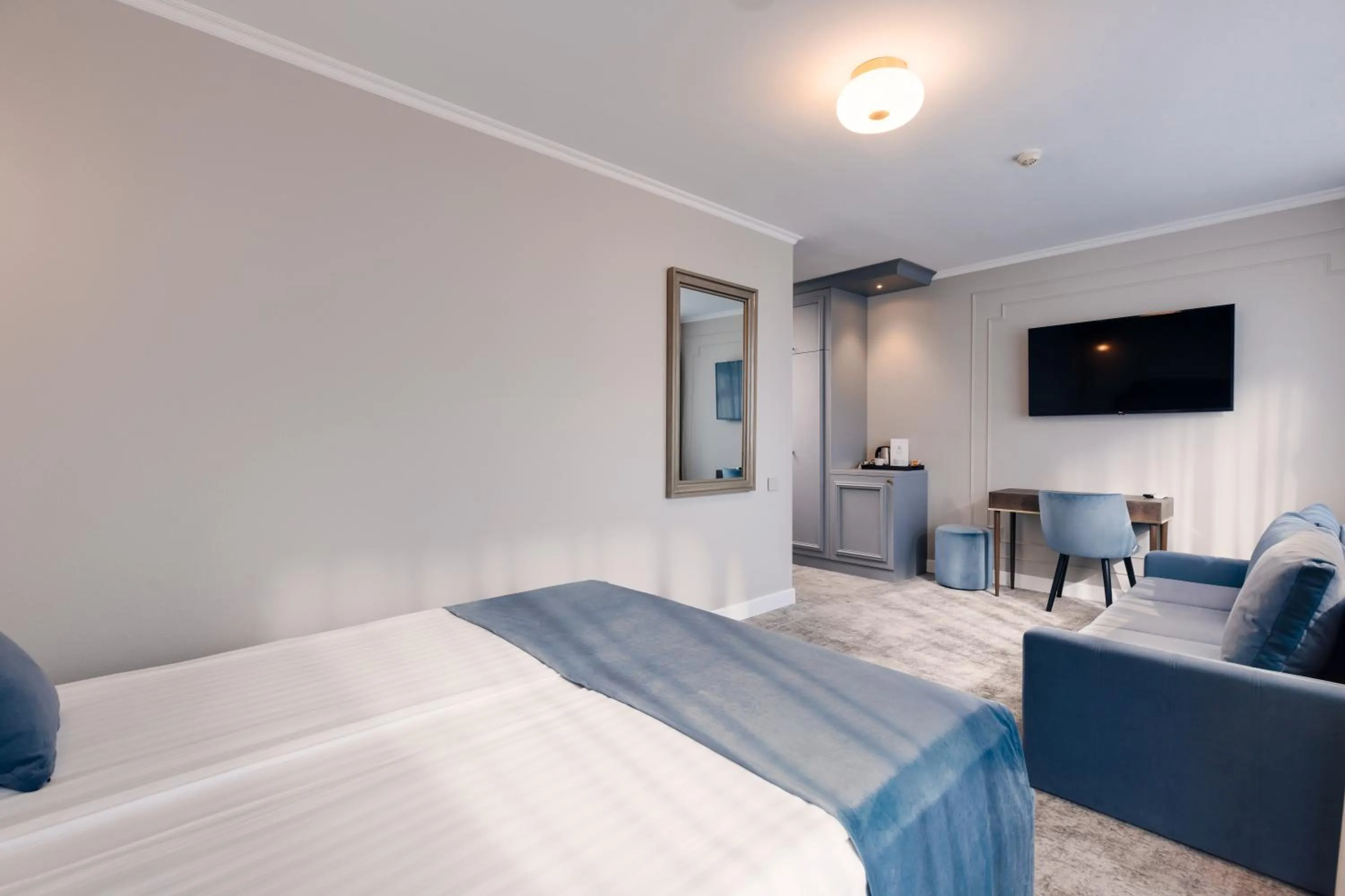 Photo of the whole room, Bed in Hotel Meridian