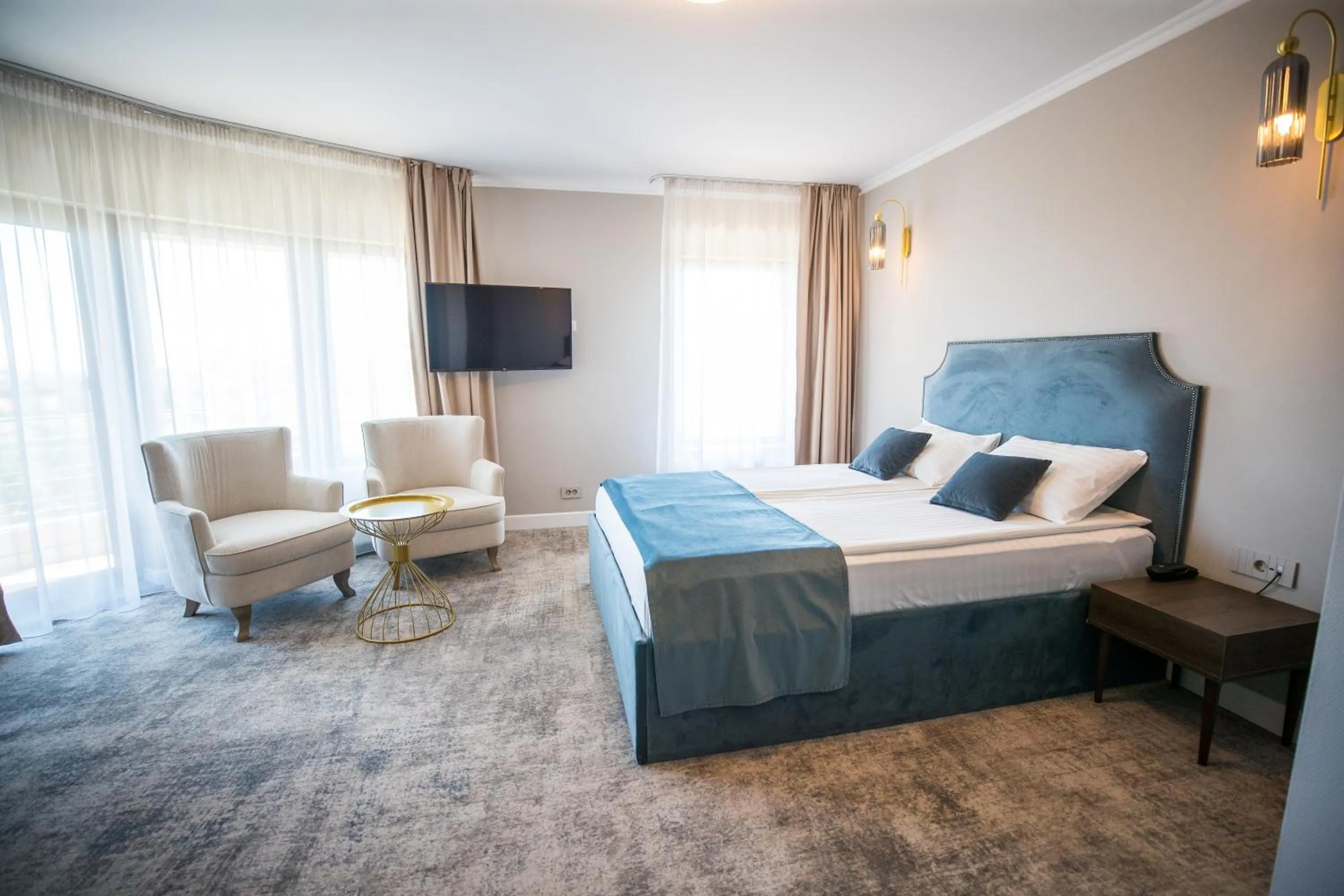 TV and multimedia, Bed in Hotel Meridian