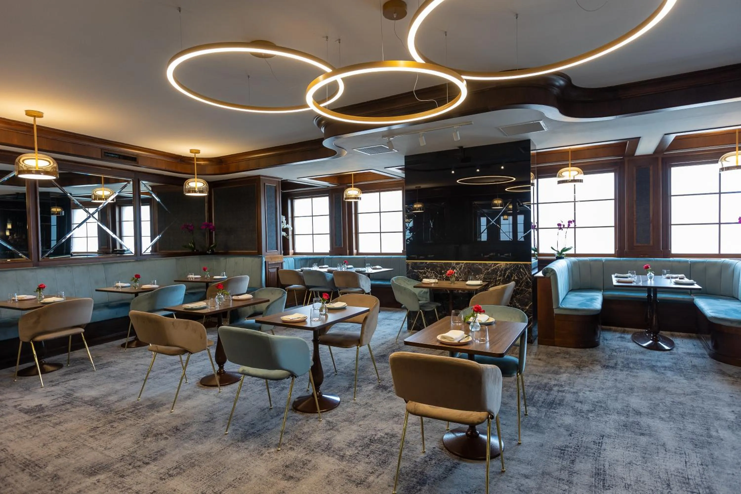 Restaurant/places to eat in Hotel Meridian