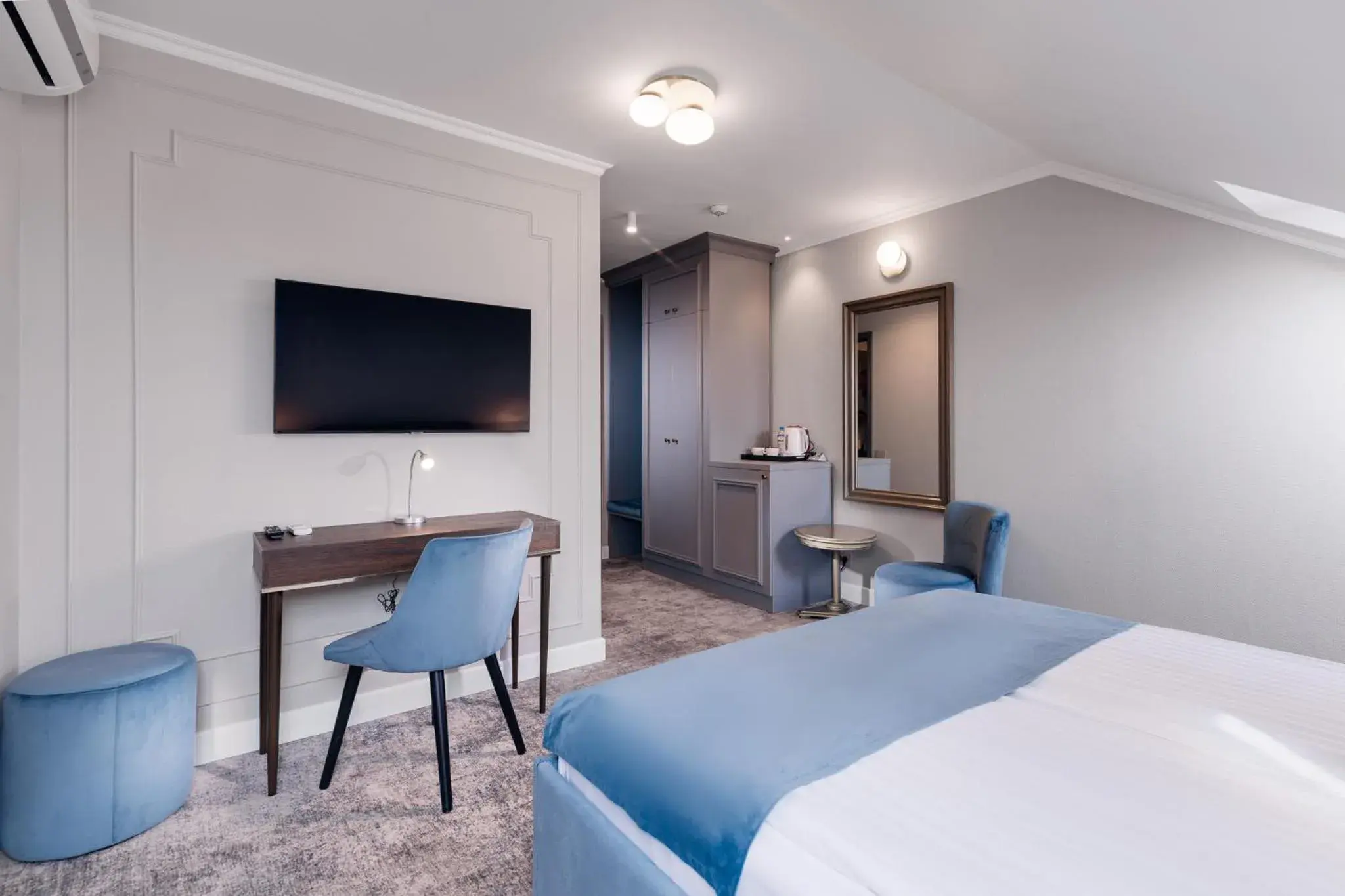 Attic Double Room - single occupancy in Hotel Meridian Attic Double Room - single occupancy in Hotel Meridian