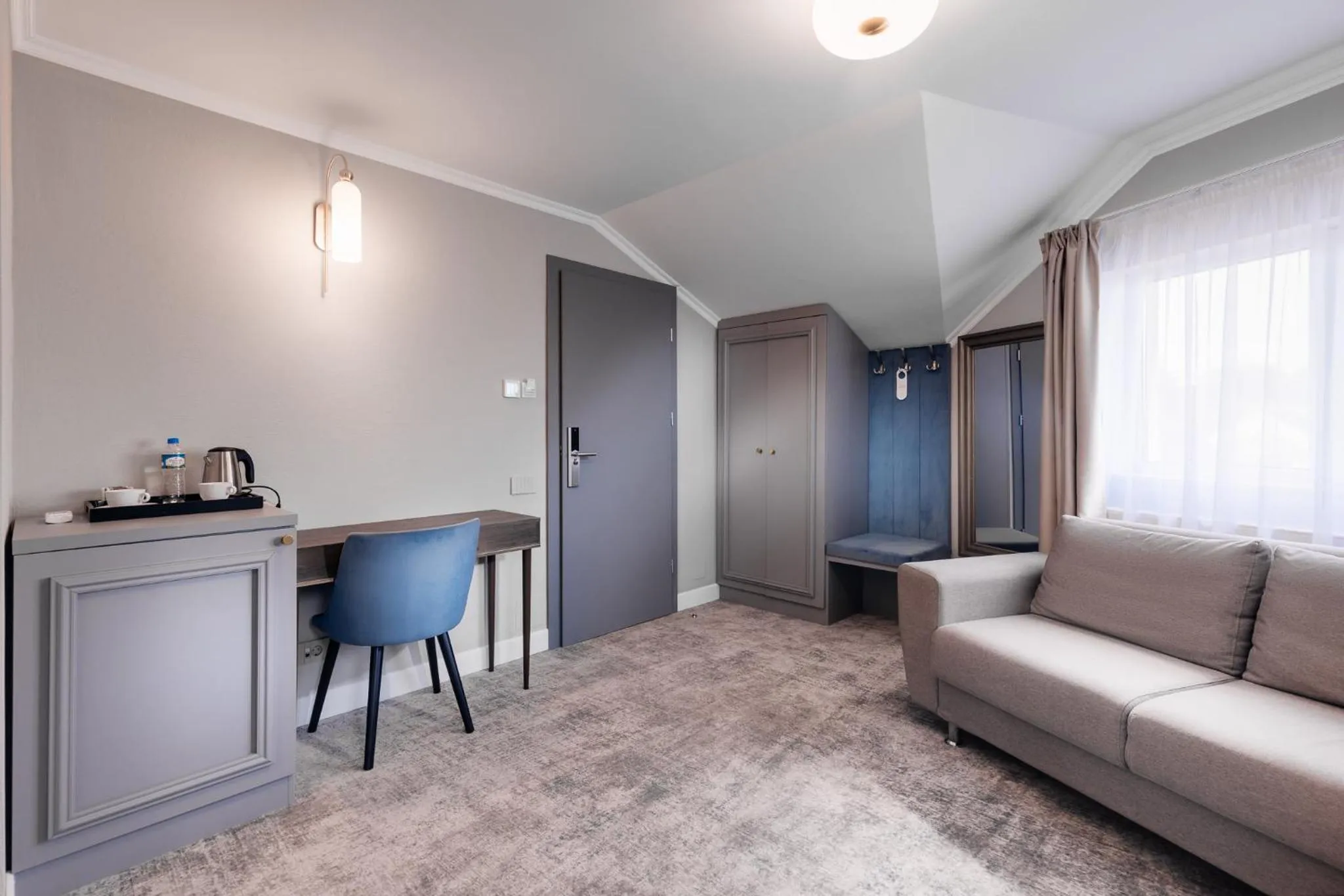 Photo of the whole room in Hotel Meridian