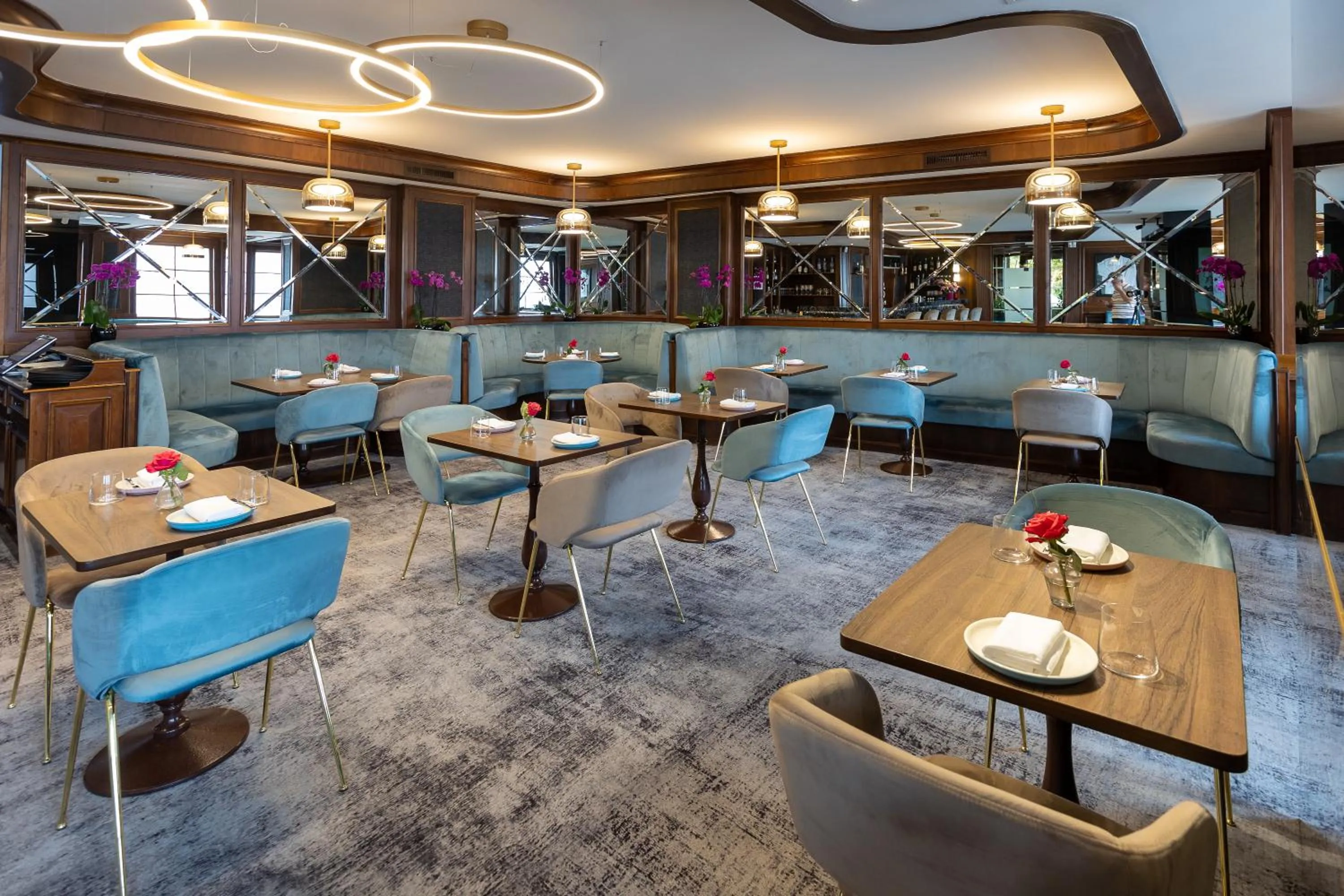 Restaurant/places to eat in Hotel Meridian