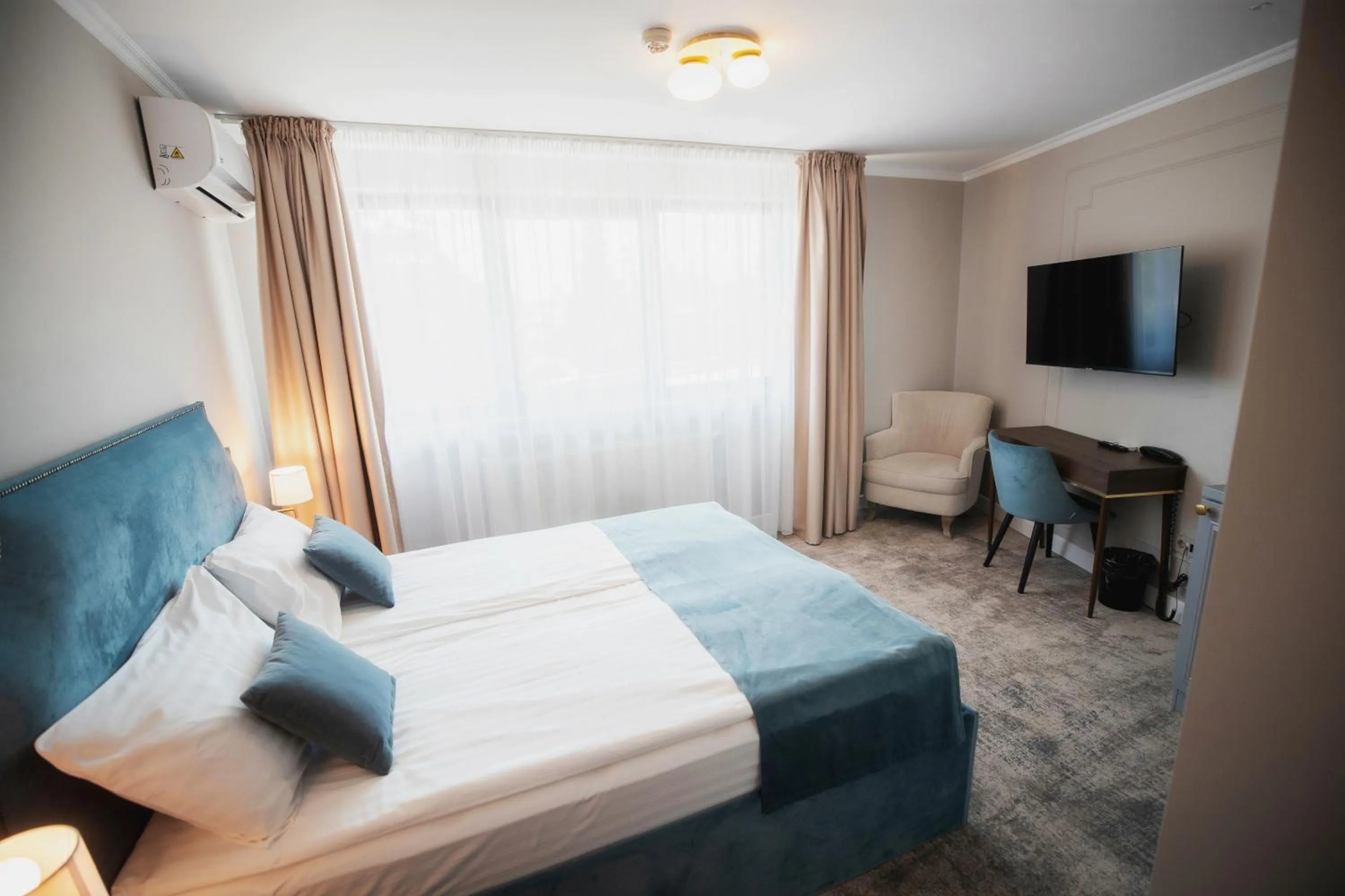 Photo of the whole room, Bed in Hotel Meridian