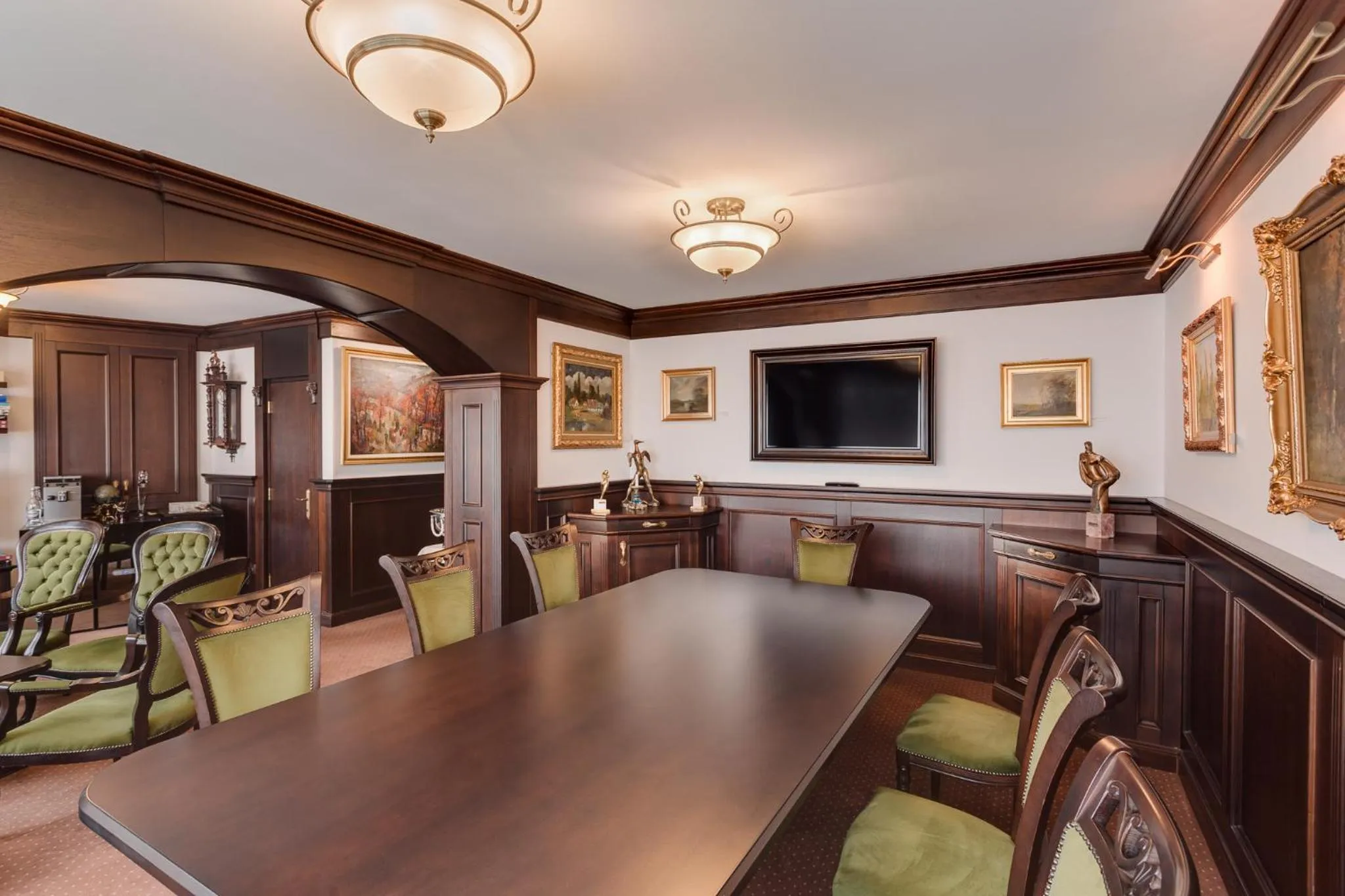 Restaurant/places to eat in Hotel Meridian