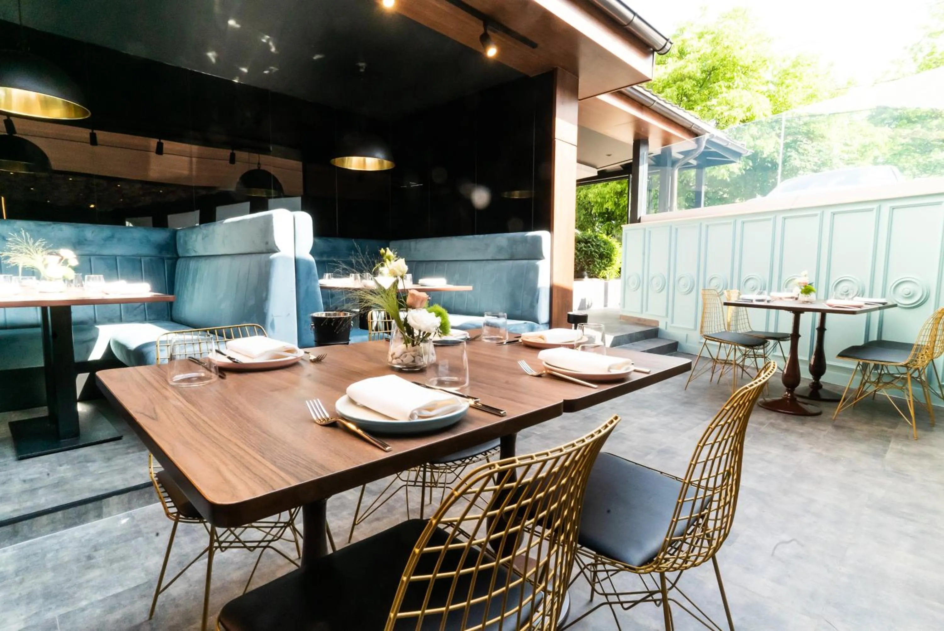 Restaurant/places to eat in Hotel Meridian