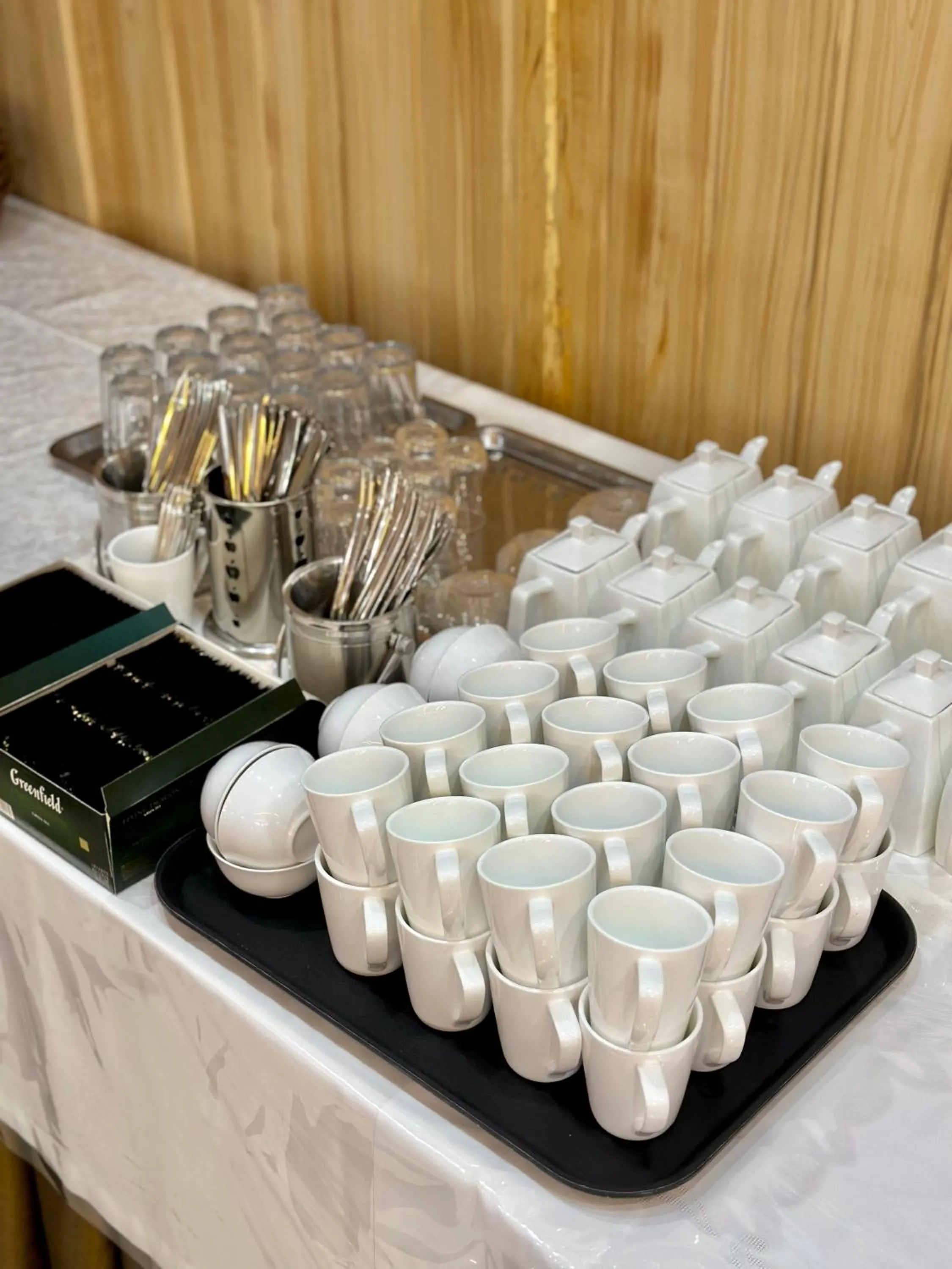 Restaurant/places to eat in Hayot Hotel
