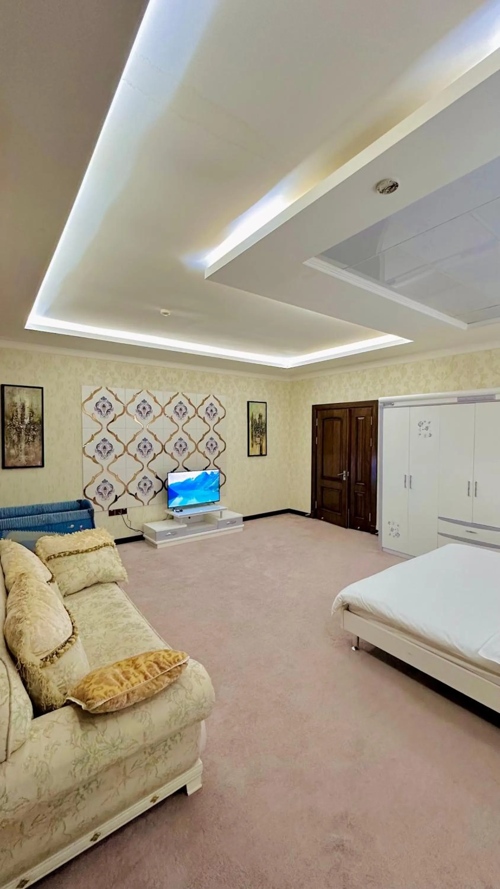 Bed in Hayot Hotel