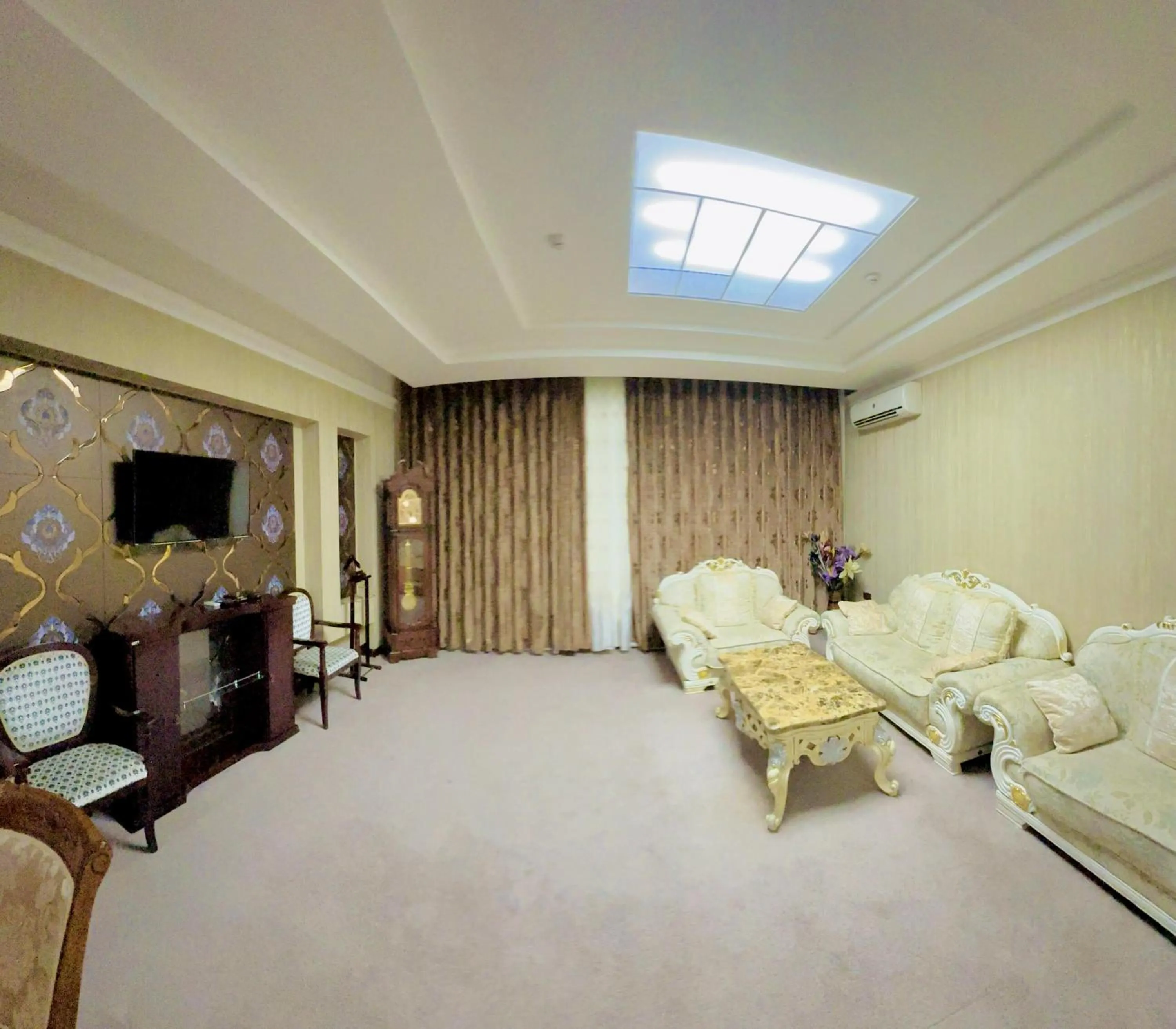 Bed in Hayot Hotel