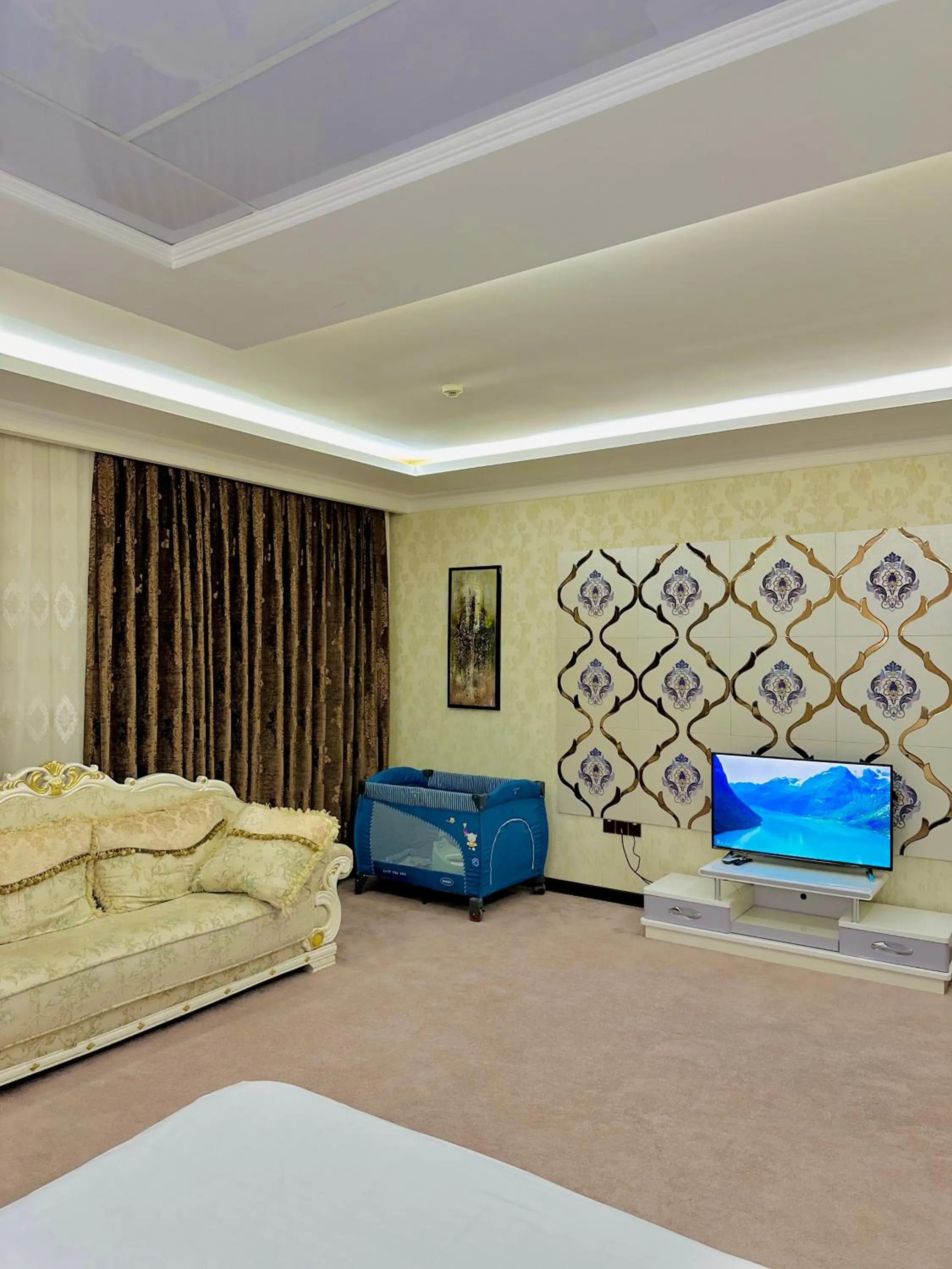 Bed in Hayot Hotel