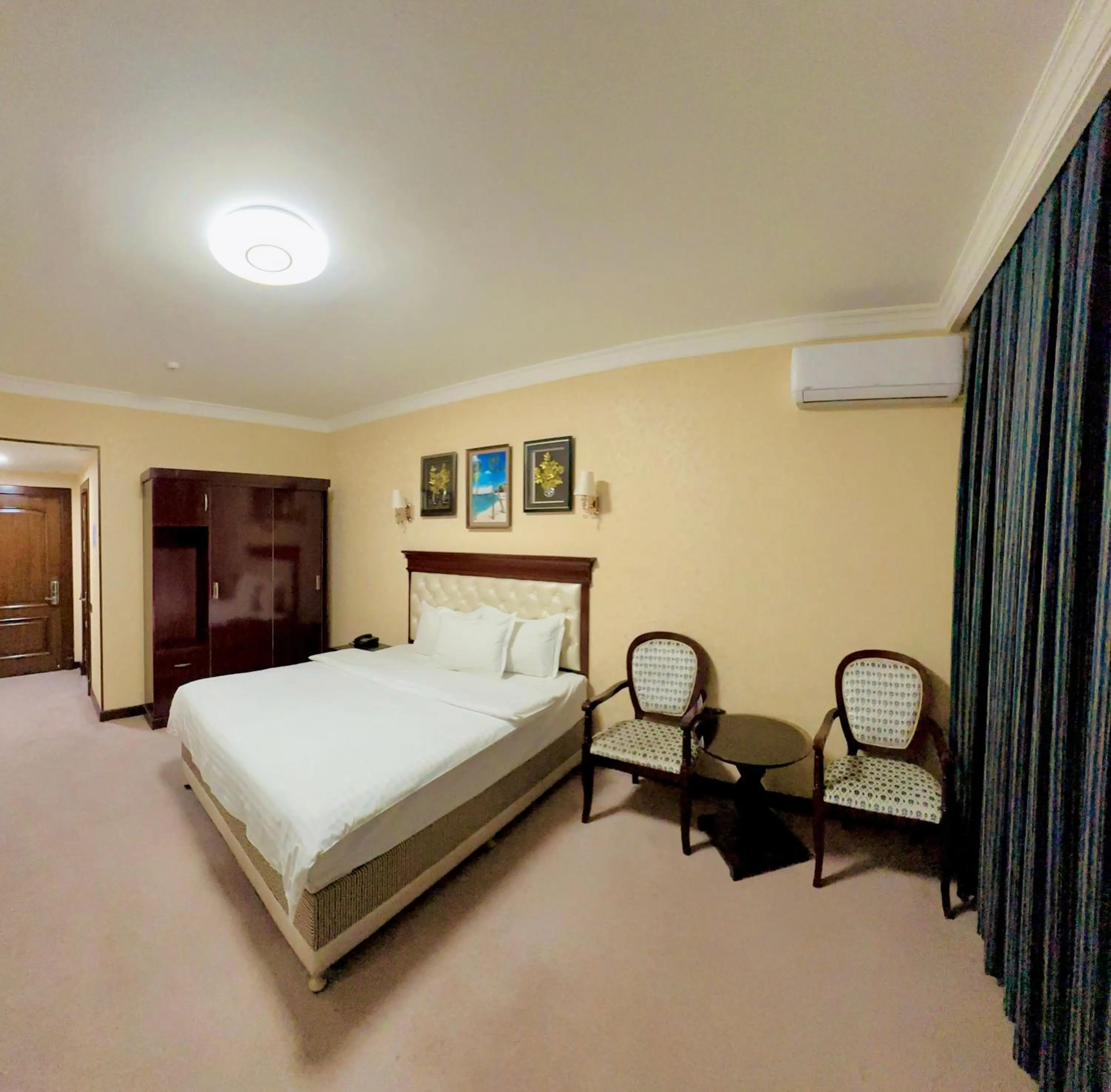 Bed in Hayot Hotel