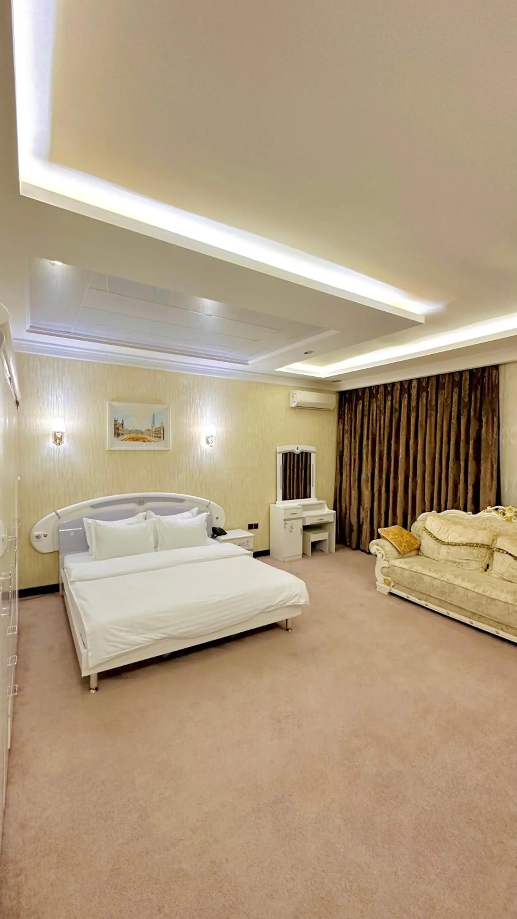 Bed in Hayot Hotel