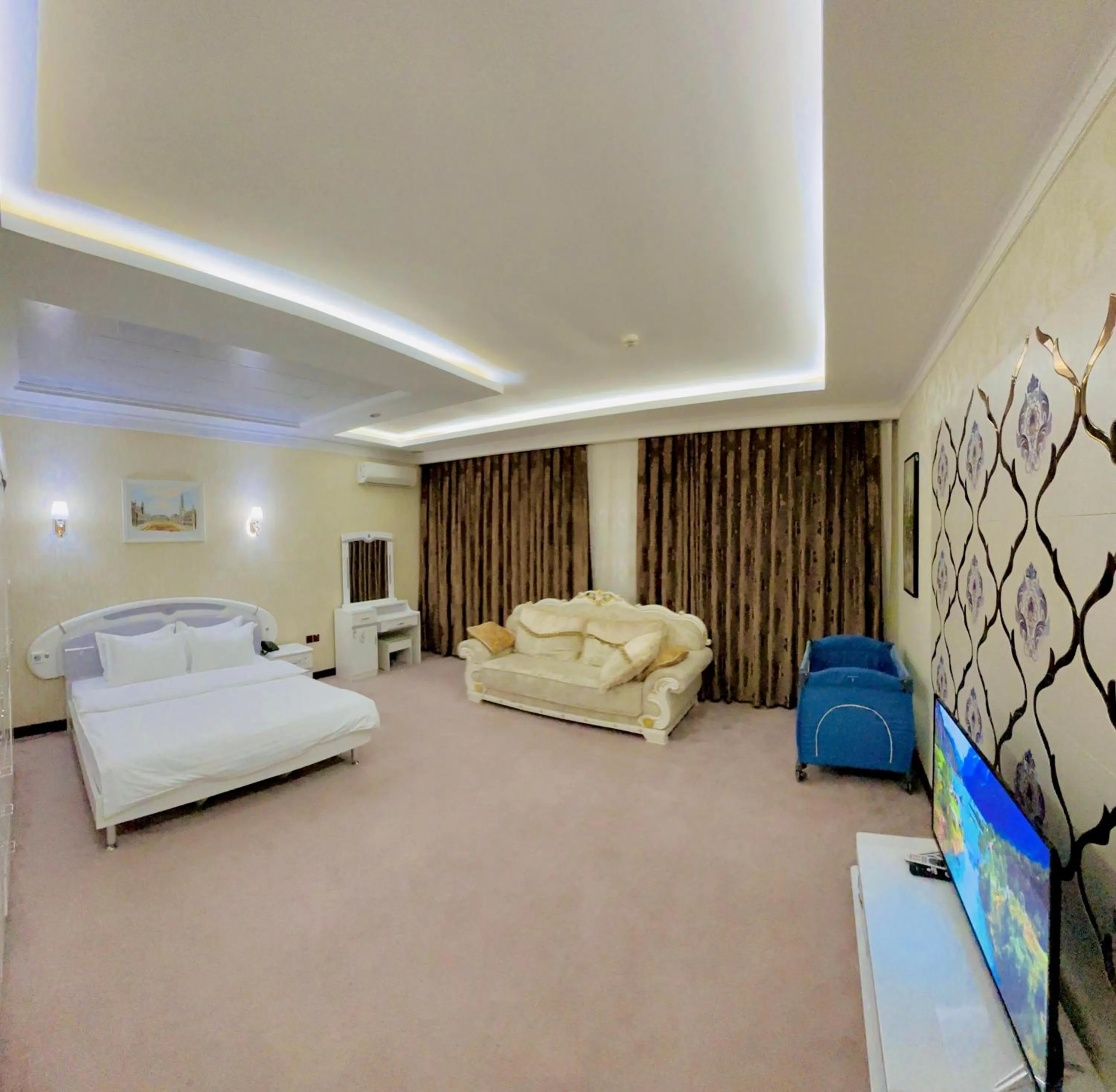 Bed in Hayot Hotel