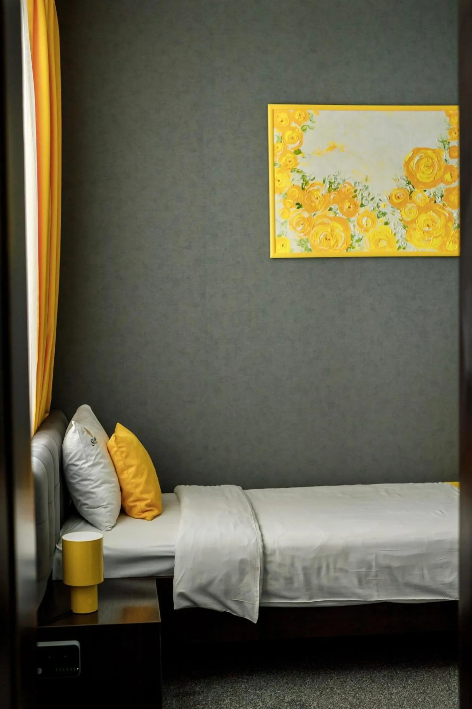 Single Room in Sunny Hotel