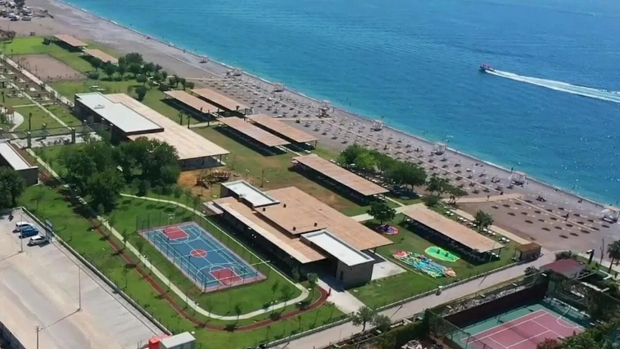 Beach in can apart hotel