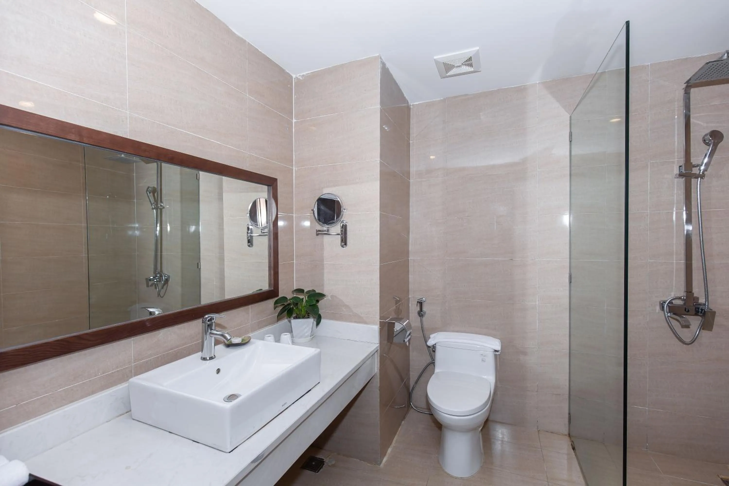 Toilet in Muong Thanh Sapa Hotel