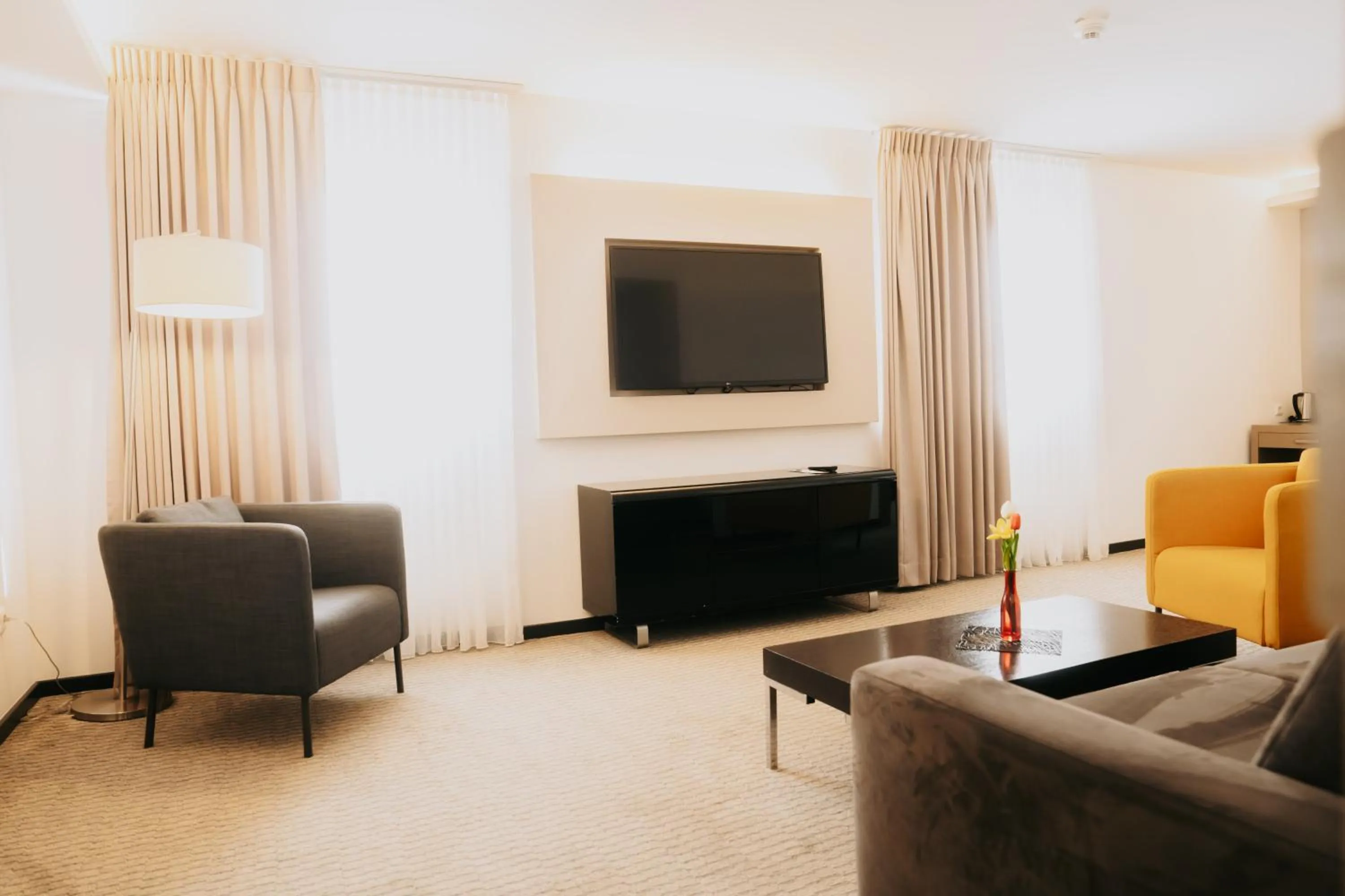 Living room in Golden Tulip Kassel Hotel Reiss