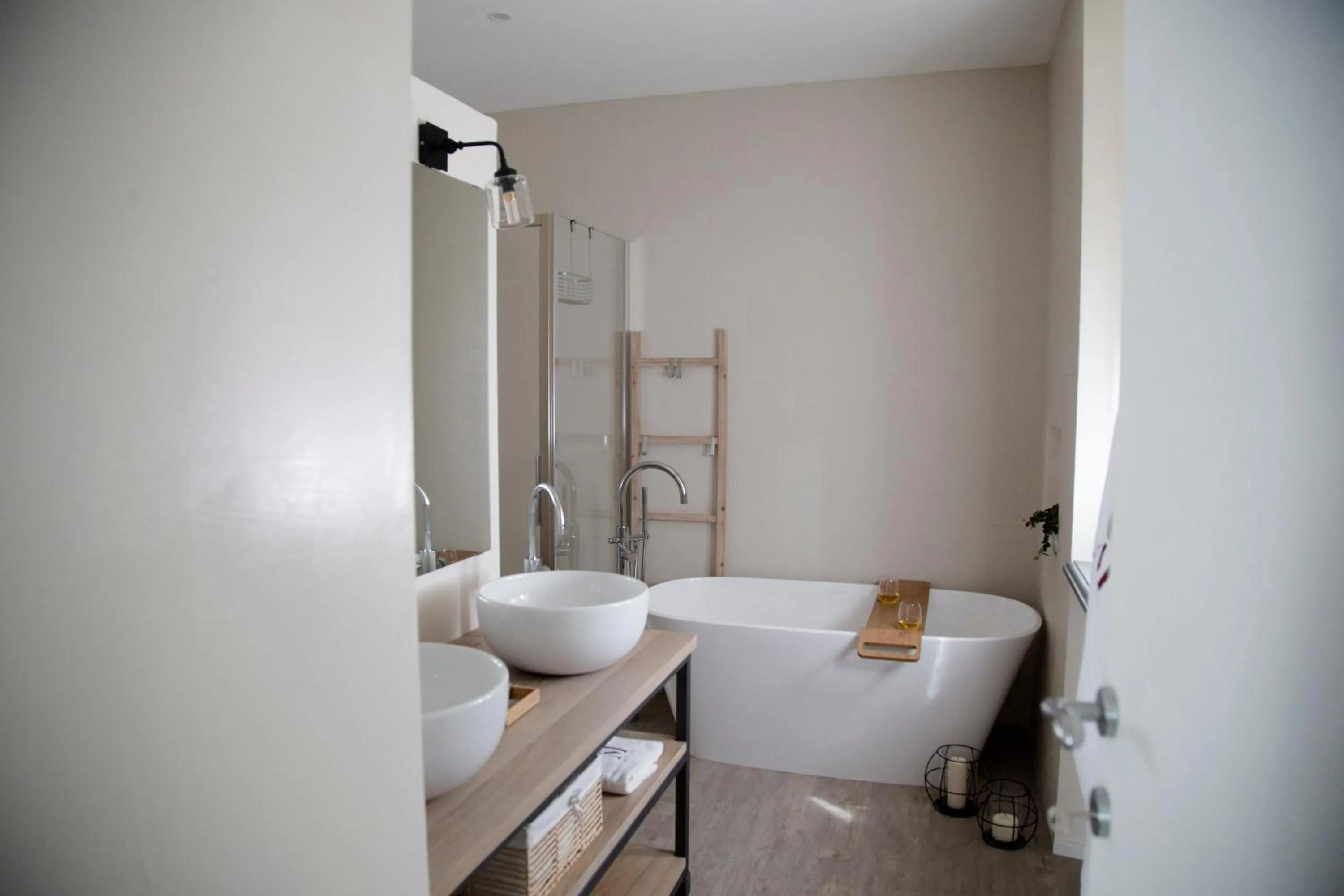 Shower, Bed in aMarti Suites B&B