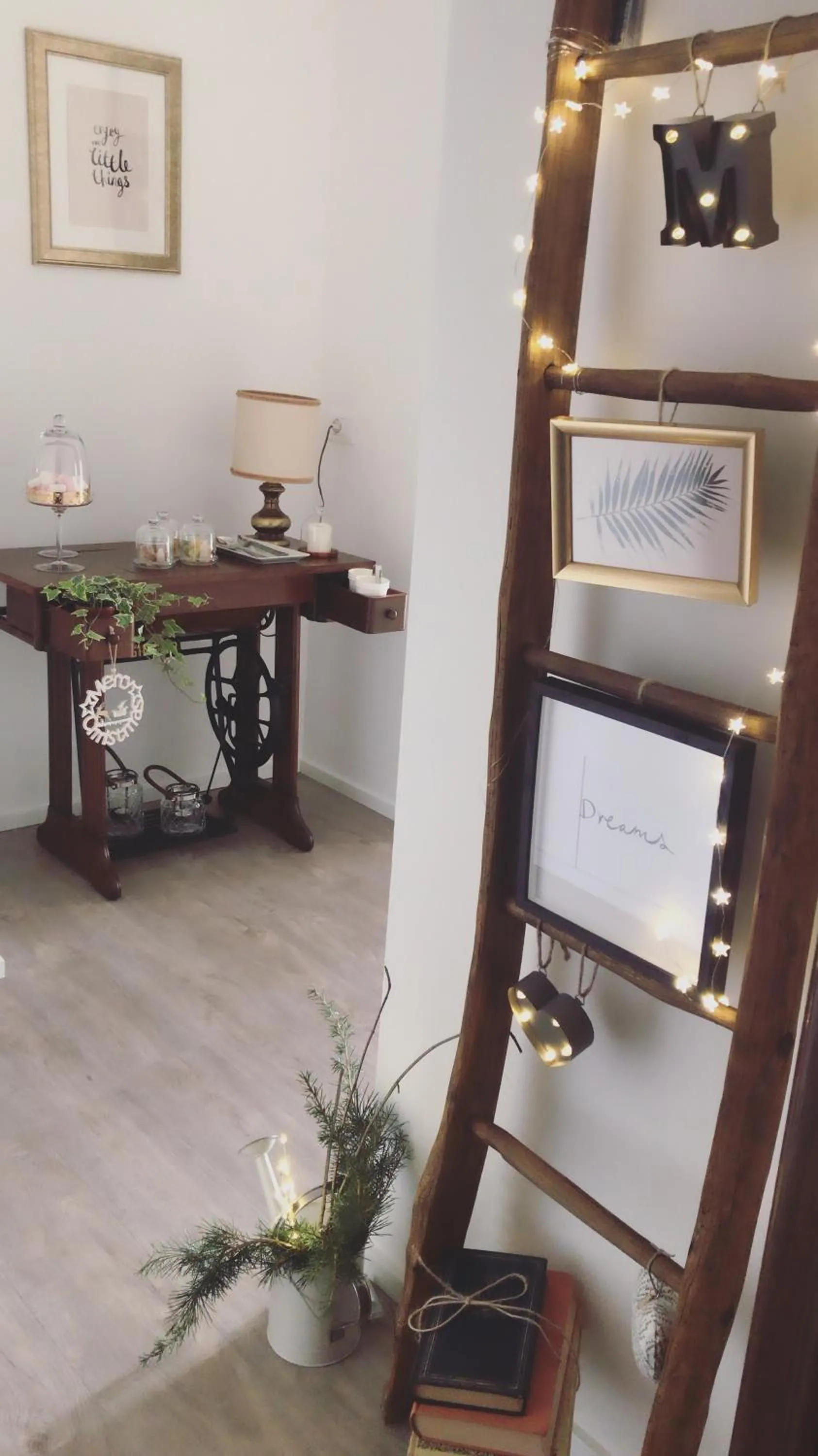 Communal lounge/ TV room in aMarti Suites B&B