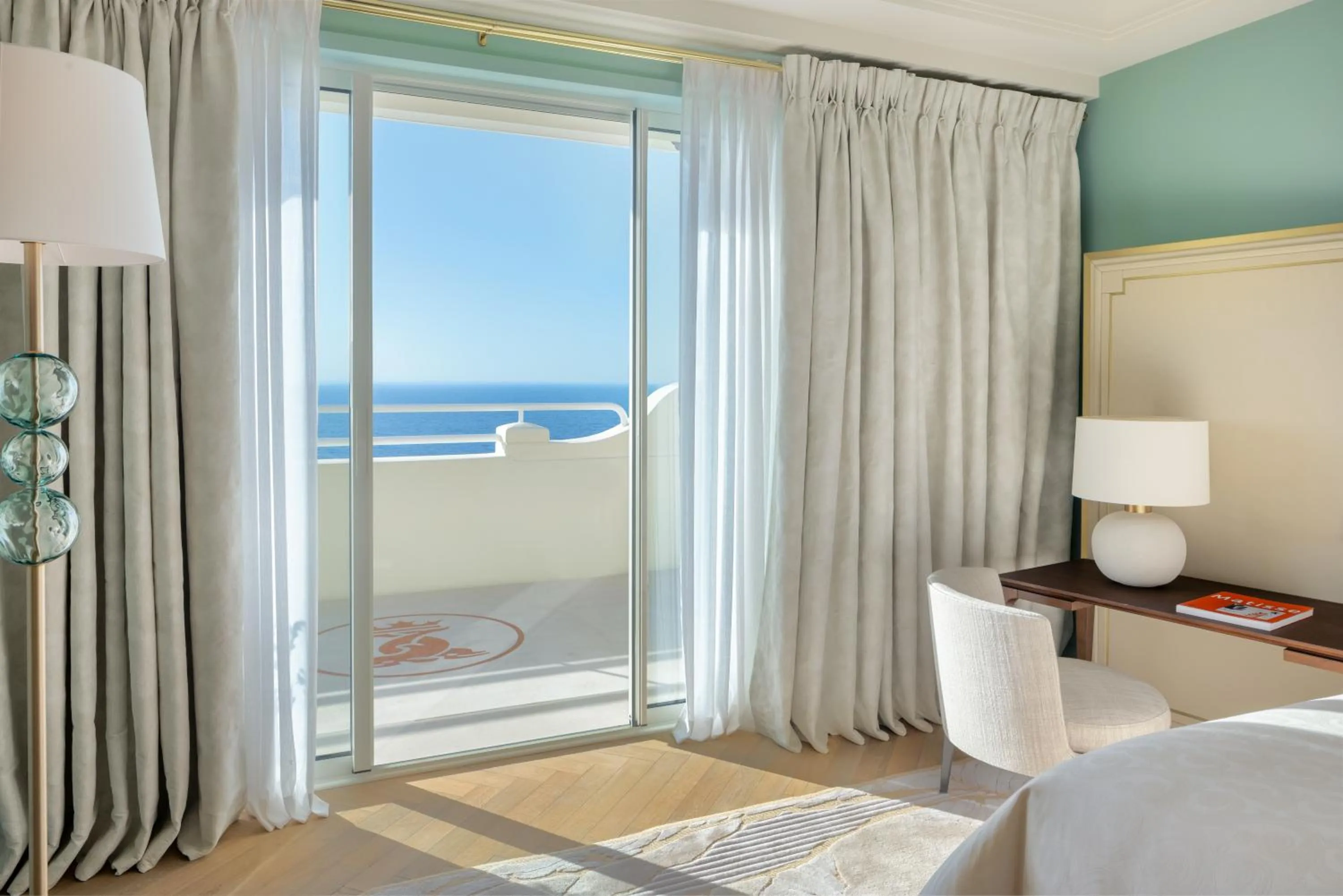 Bed in Grand-Hôtel du Cap-Ferrat, A Four Seasons Hotel