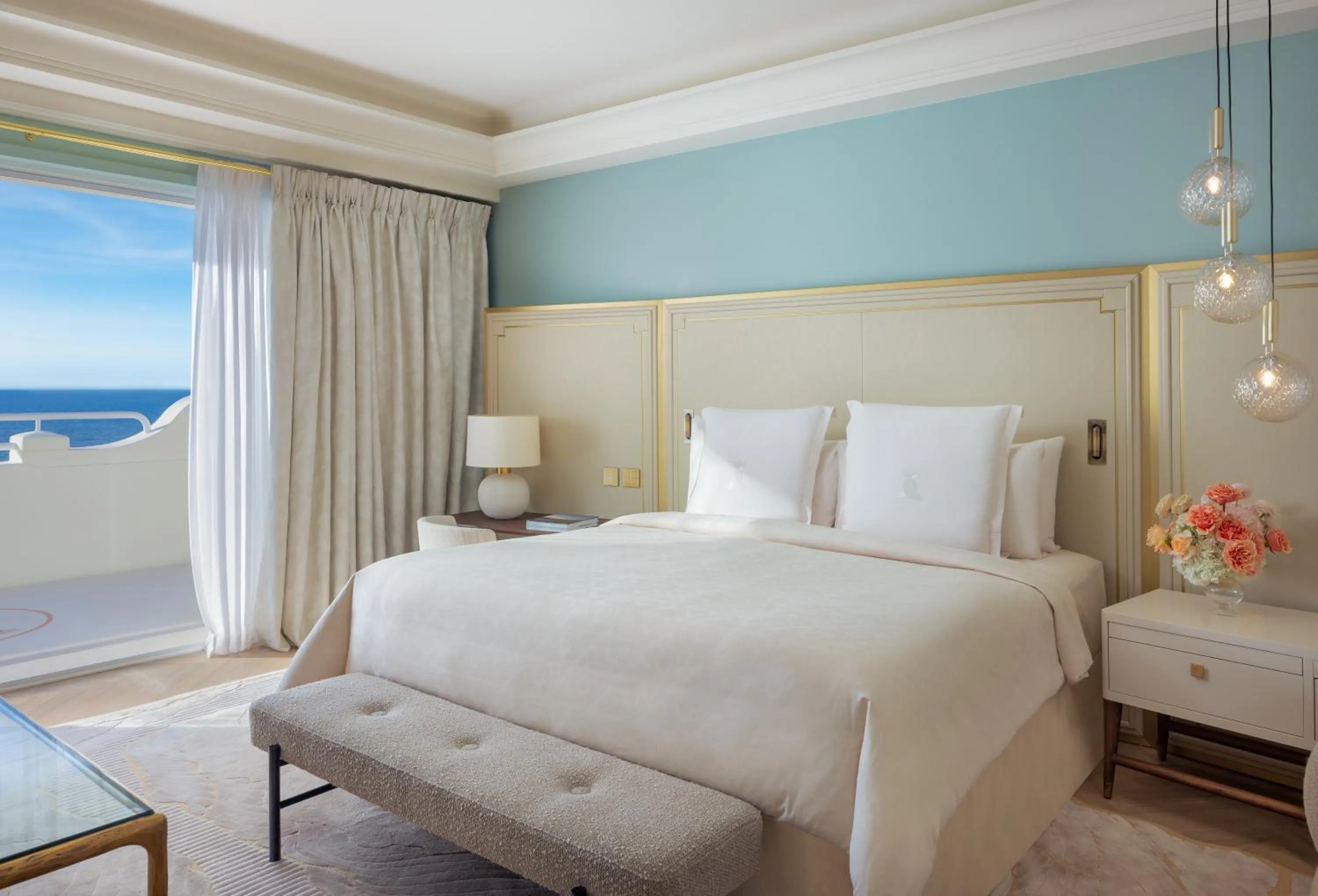 Bed in Grand-Hôtel du Cap-Ferrat, A Four Seasons Hotel