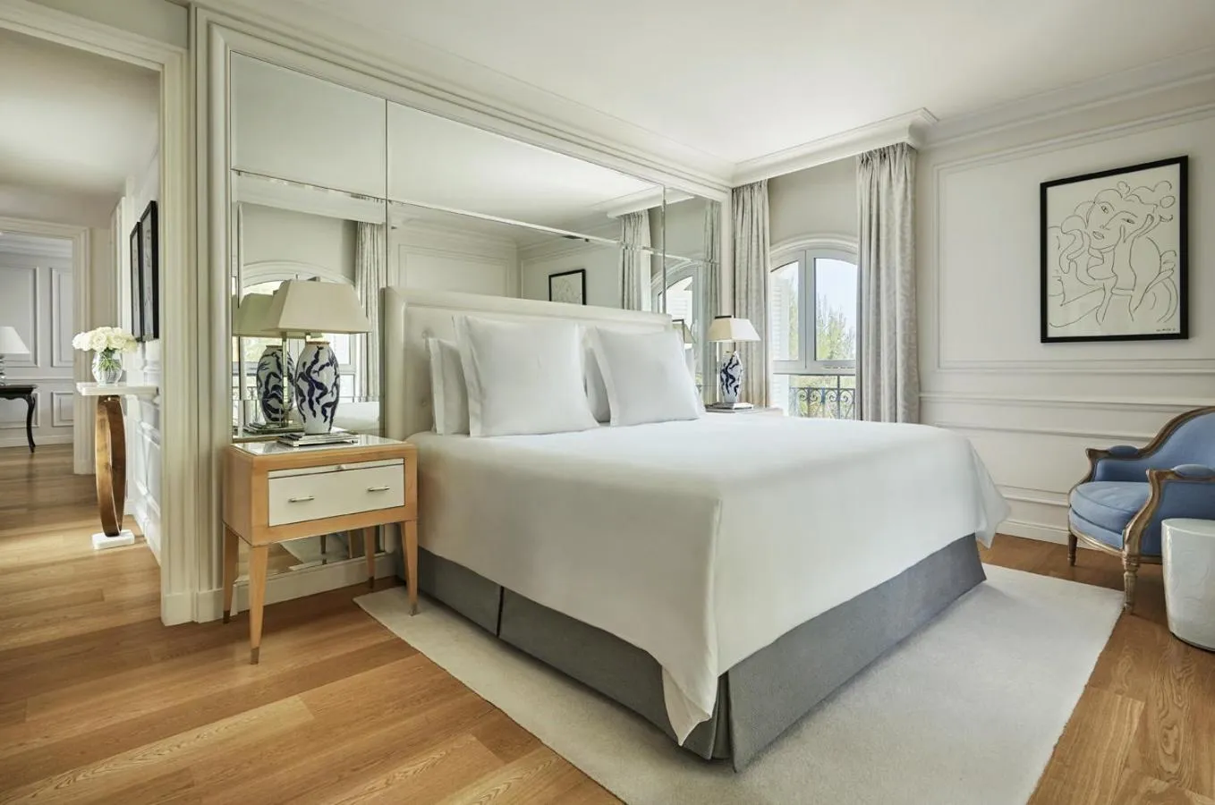Bed in Grand-Hôtel du Cap-Ferrat, A Four Seasons Hotel