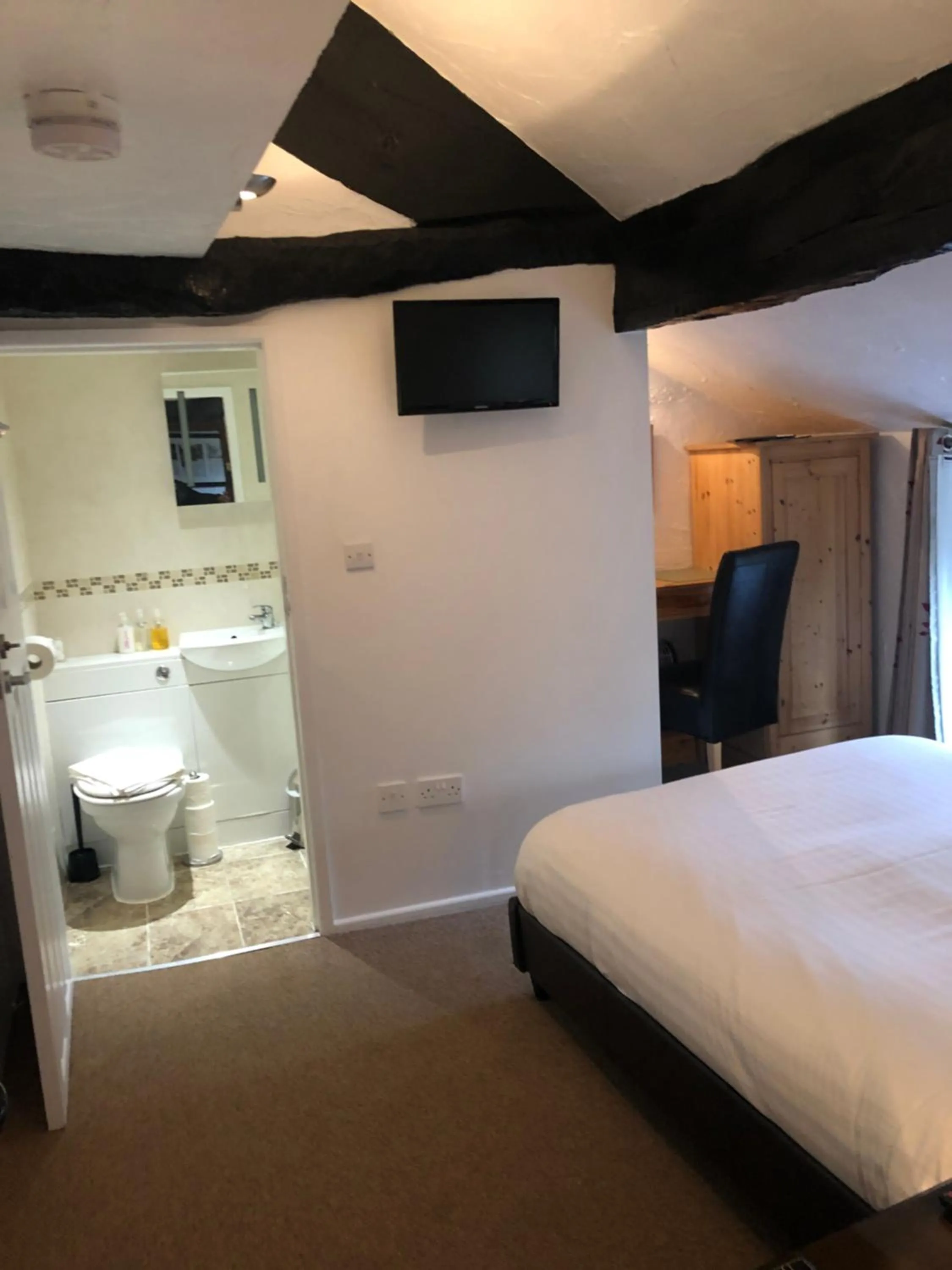 Photo of the whole room, Bed in Ramblers Rest