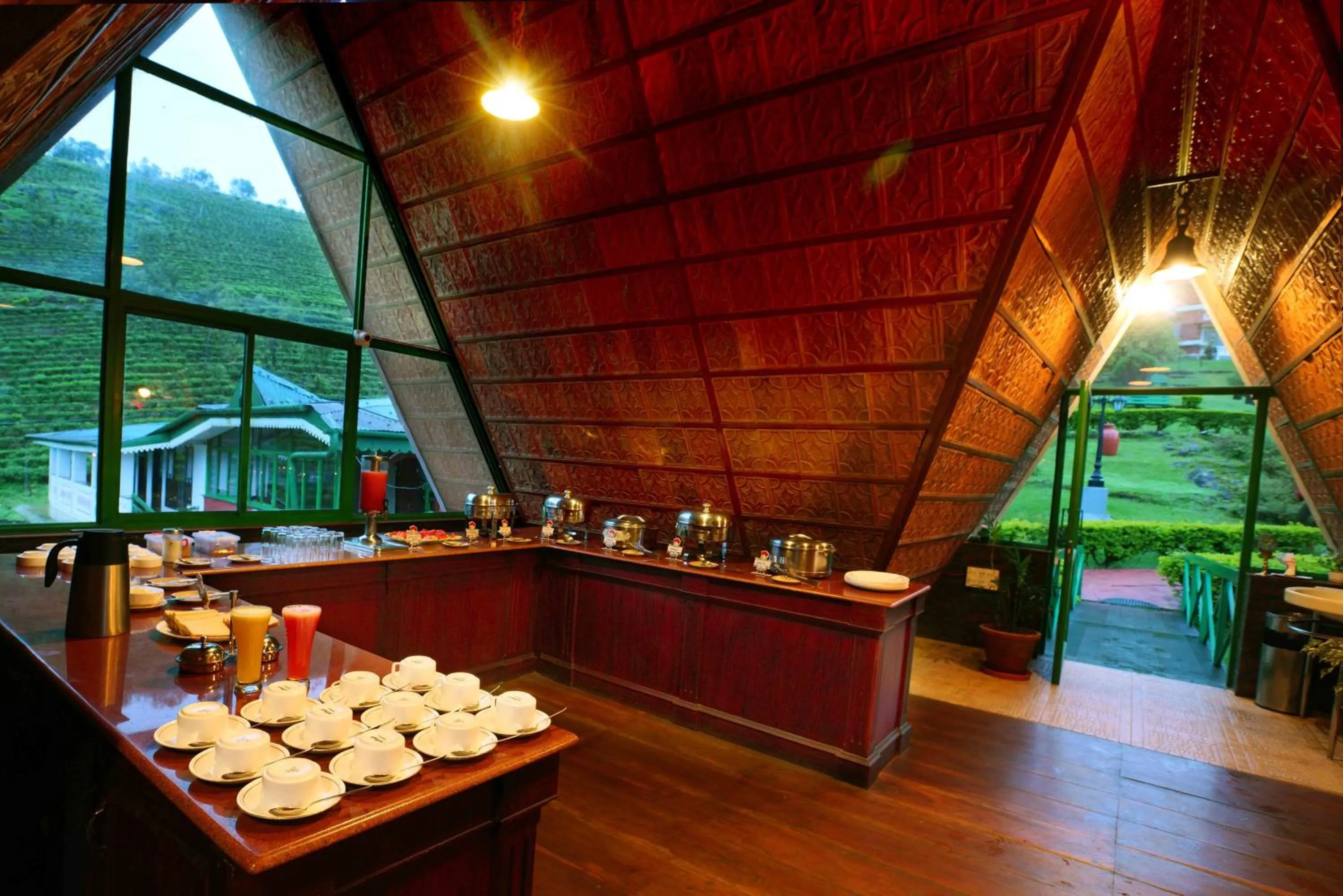 Restaurant/places to eat in Camelot Resort