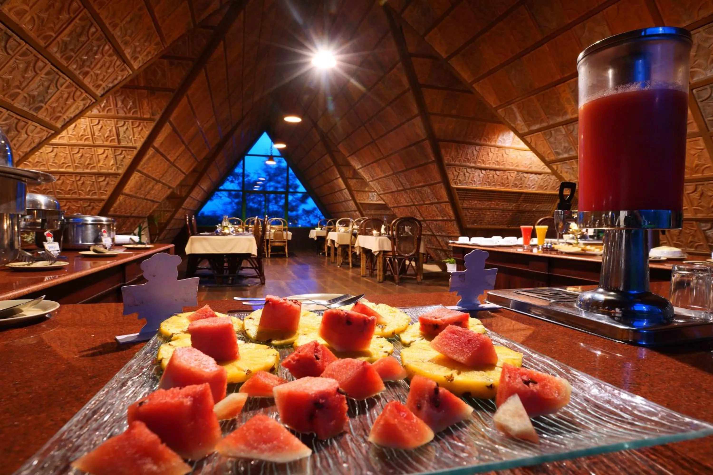 Restaurant/places to eat in Camelot Resort