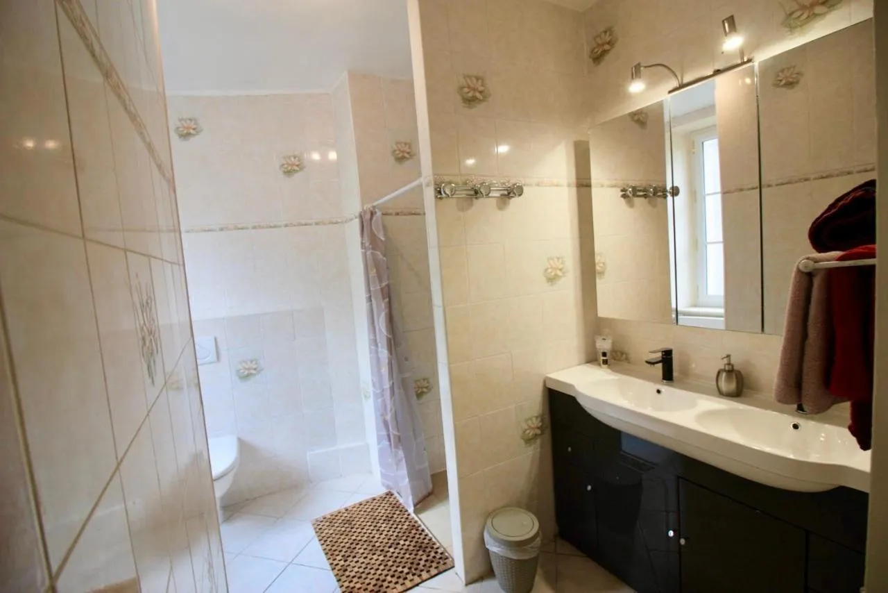 Bathroom in Aggarthi Bed and Breakfast