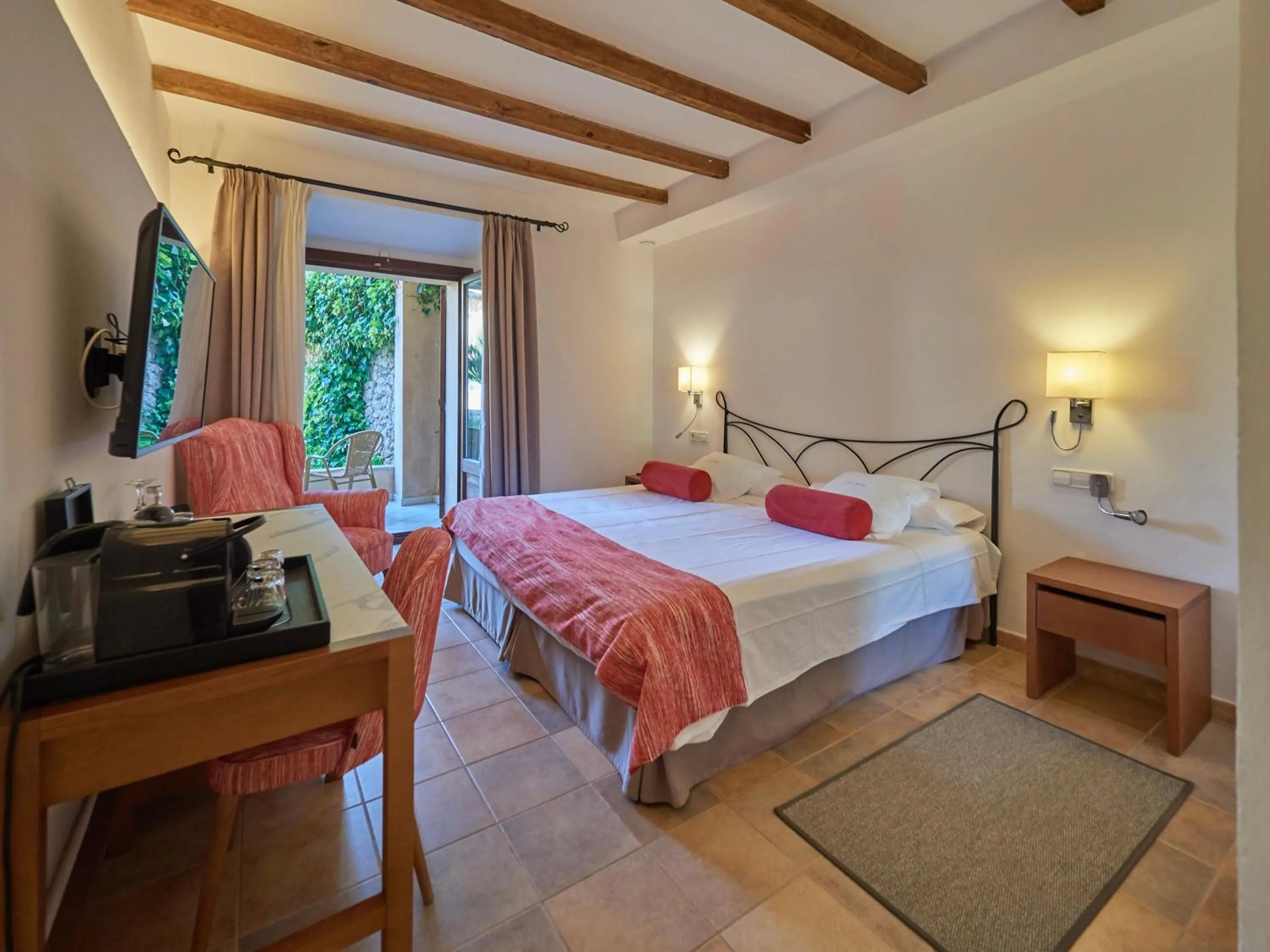 Bed in Hotel Ca'l Bisbe