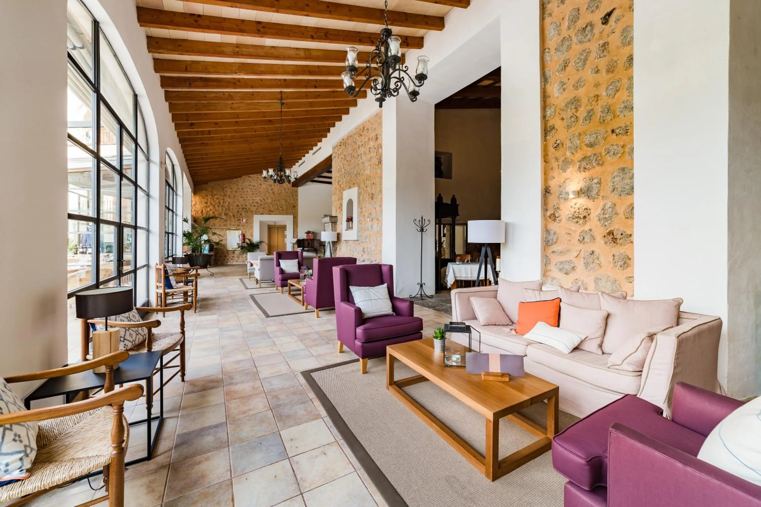 Lounge or bar in Hotel Ca'l Bisbe