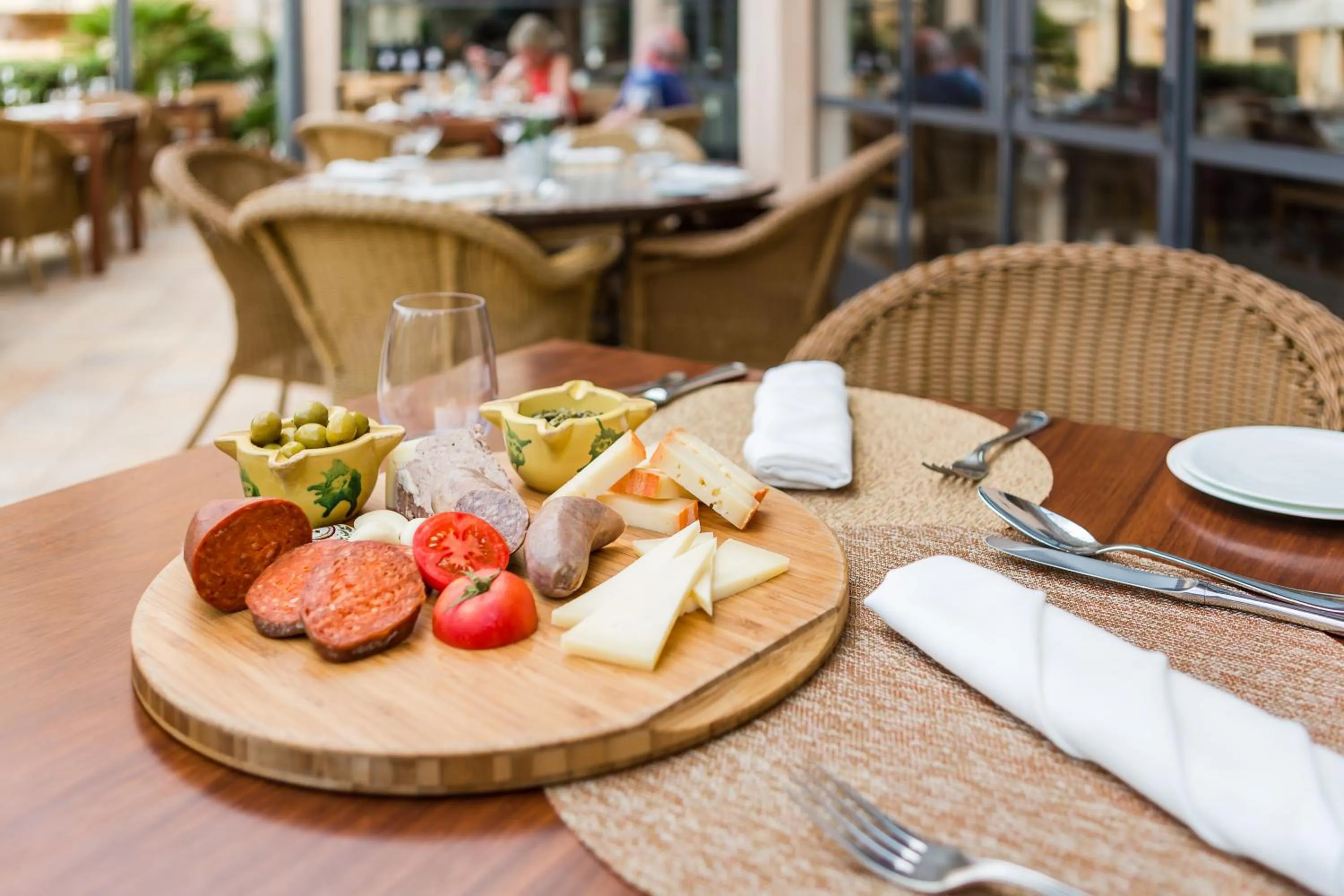 Restaurant/places to eat in Hotel Ca'l Bisbe