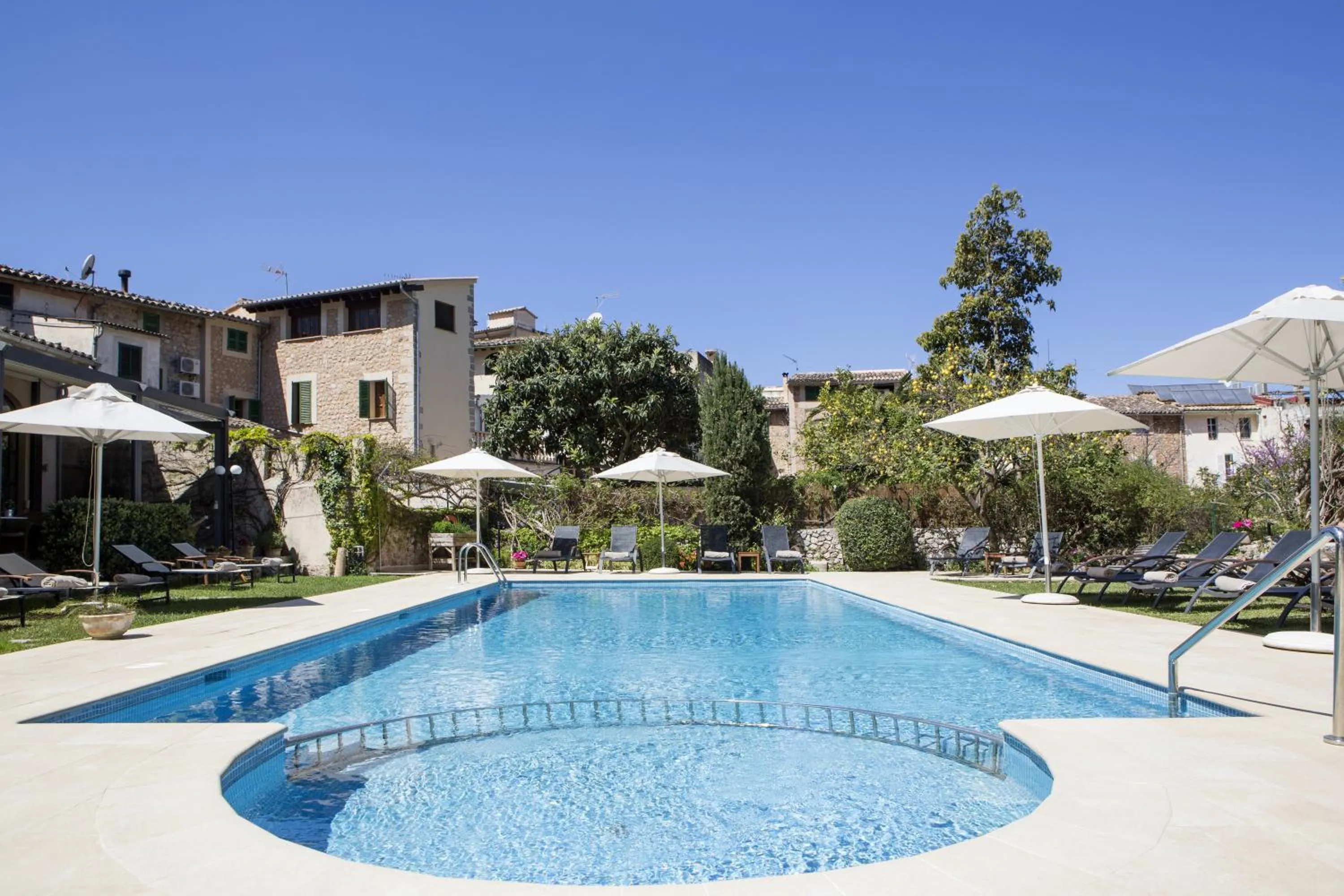 Garden in Hotel Ca'l Bisbe