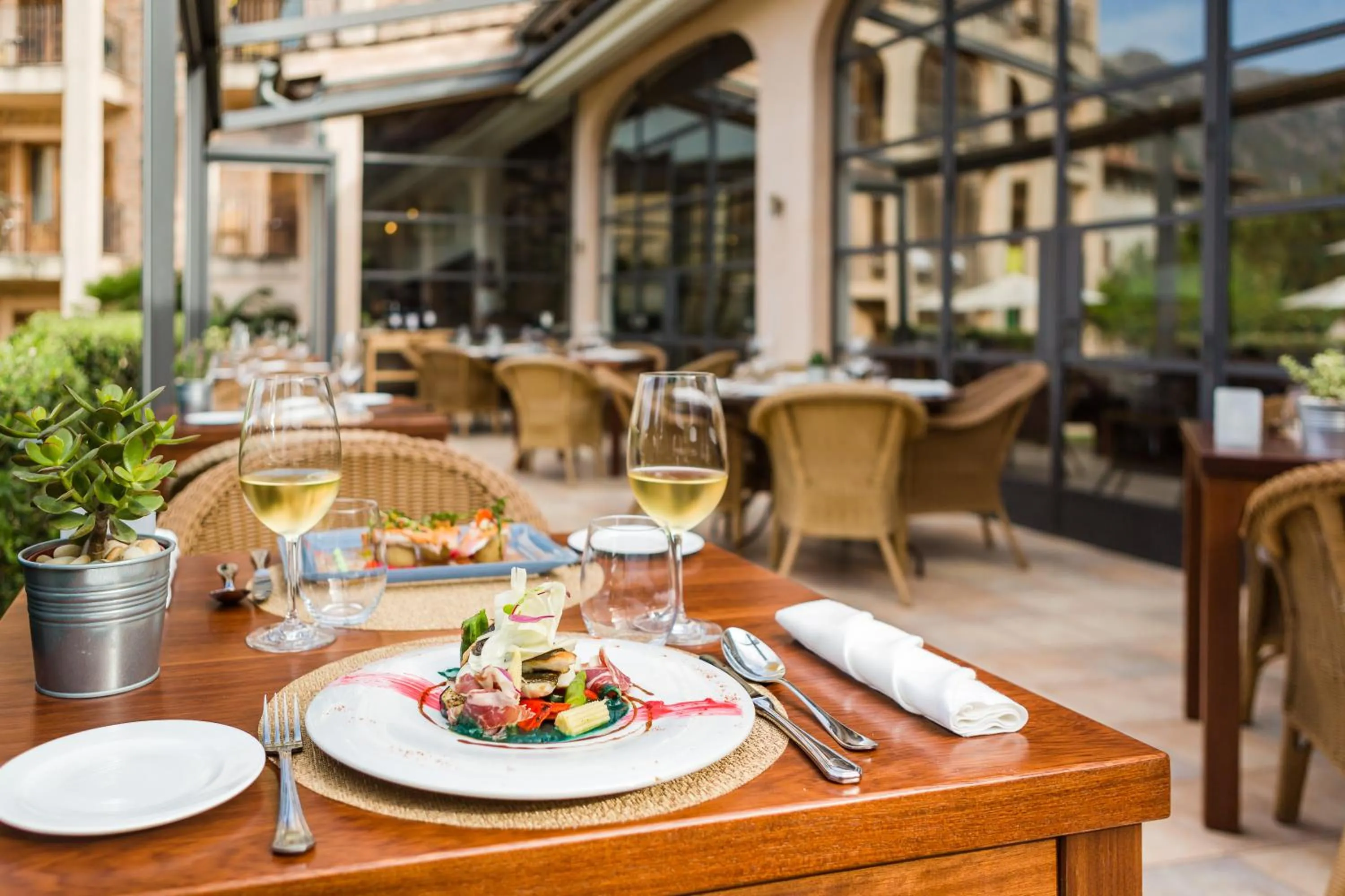 Restaurant/places to eat in Hotel Ca'l Bisbe