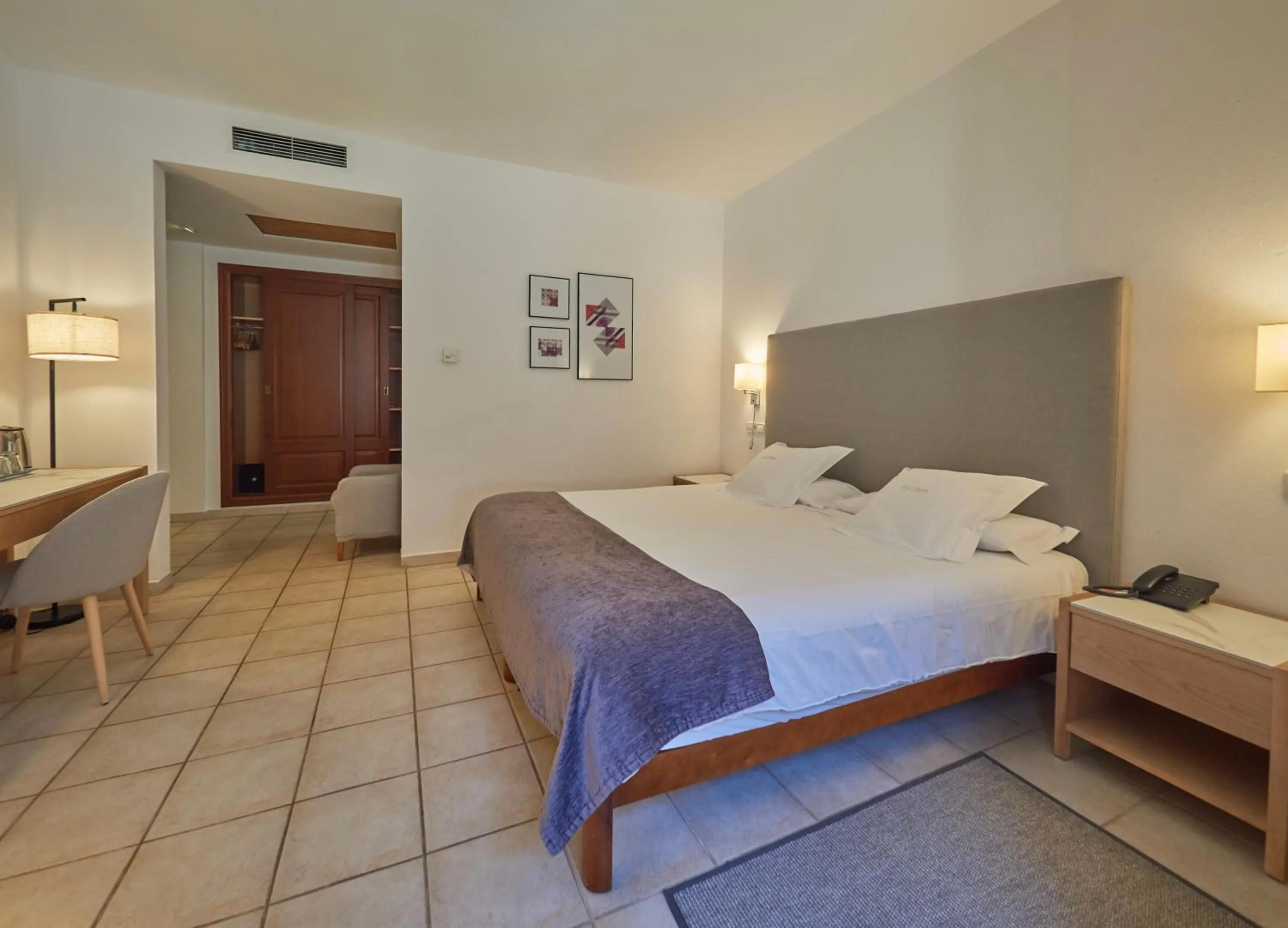 Bed in Hotel Ca'l Bisbe