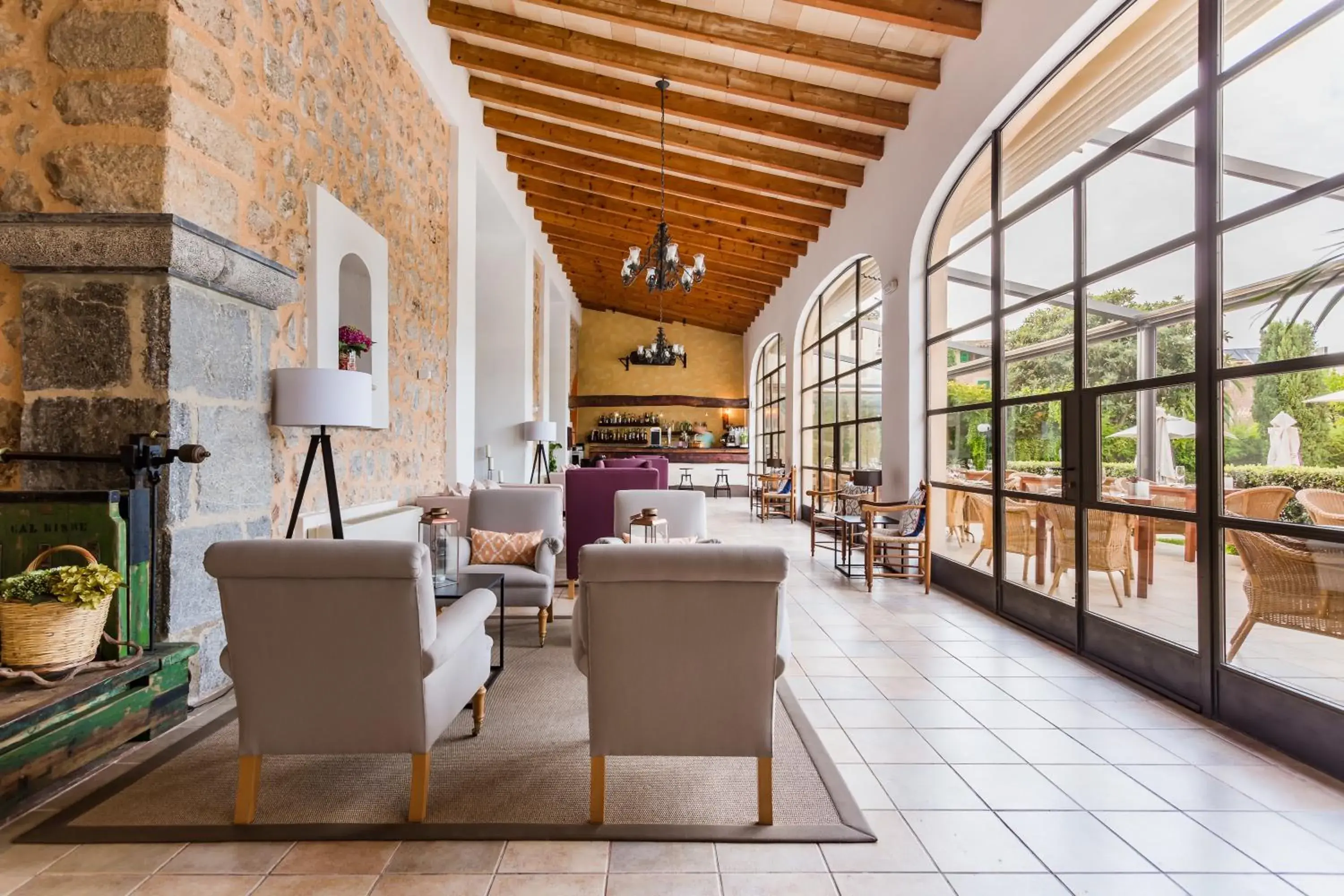 Lounge or bar in Hotel Ca'l Bisbe Lounge or bar in Hotel Ca'l Bisbe