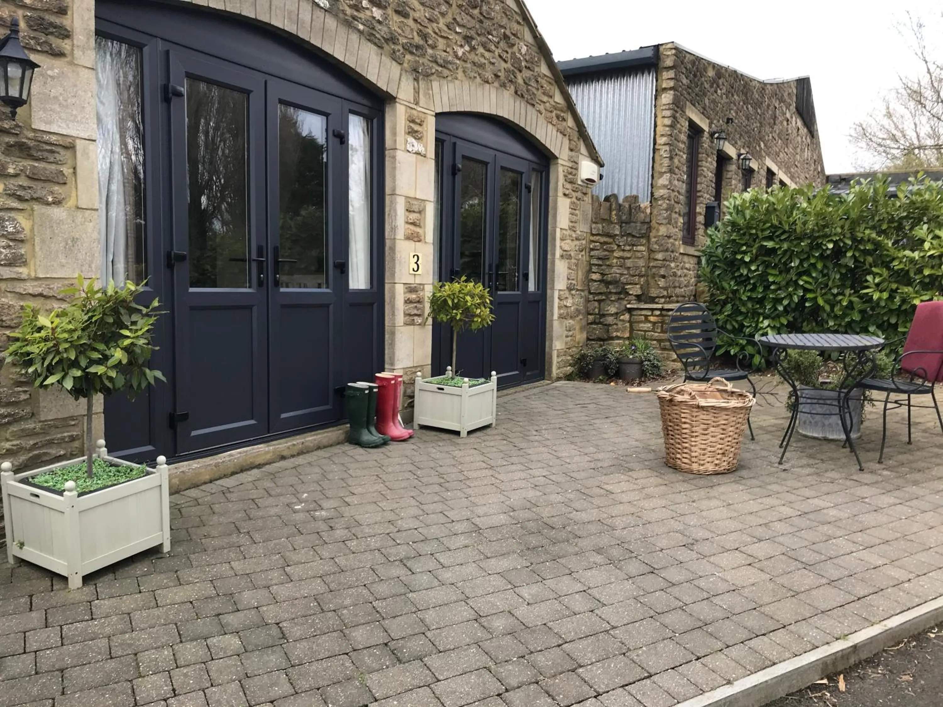 Facade/entrance in Norbin Farm