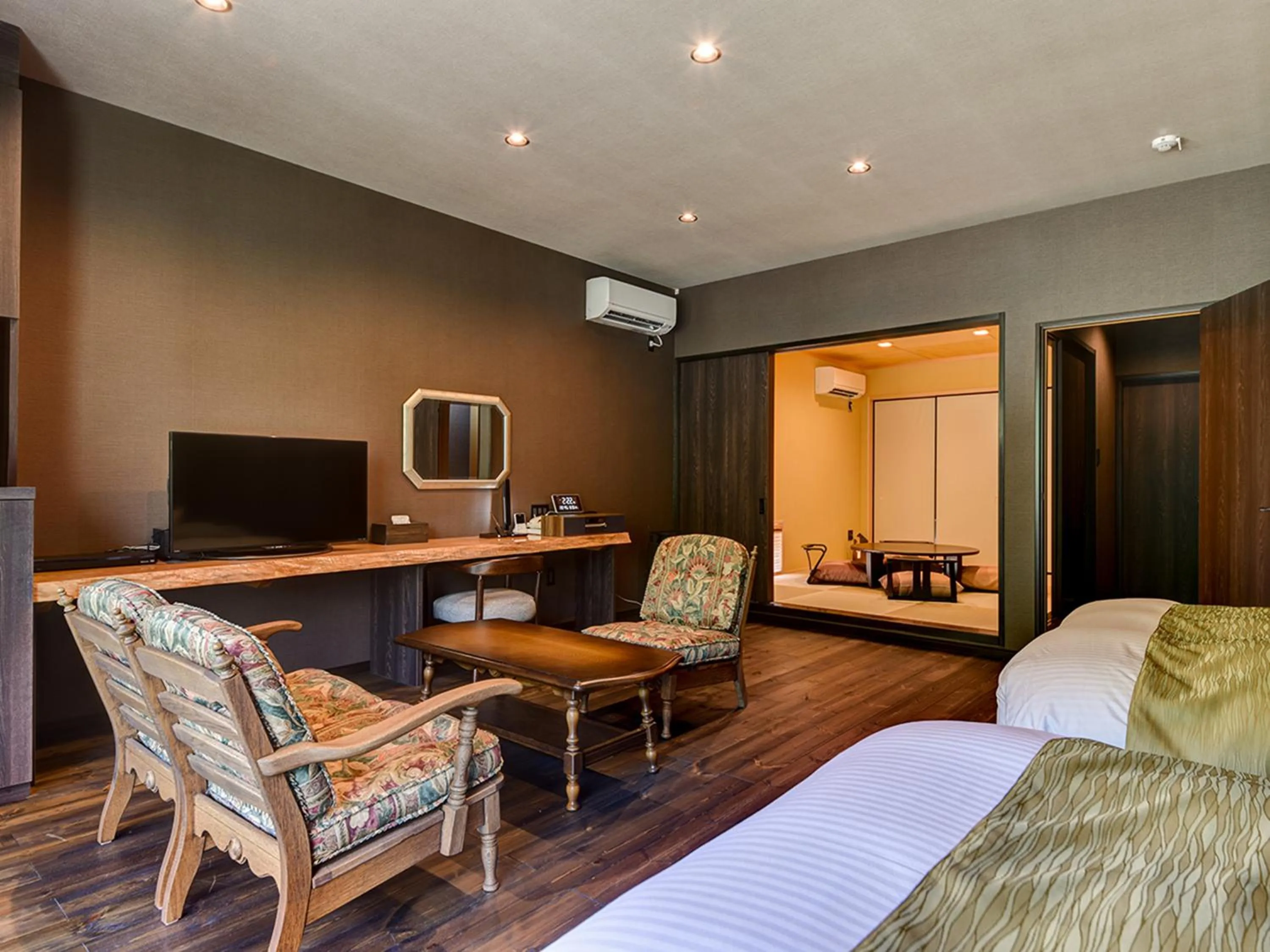 Photo of the whole room in Auberge Yusura